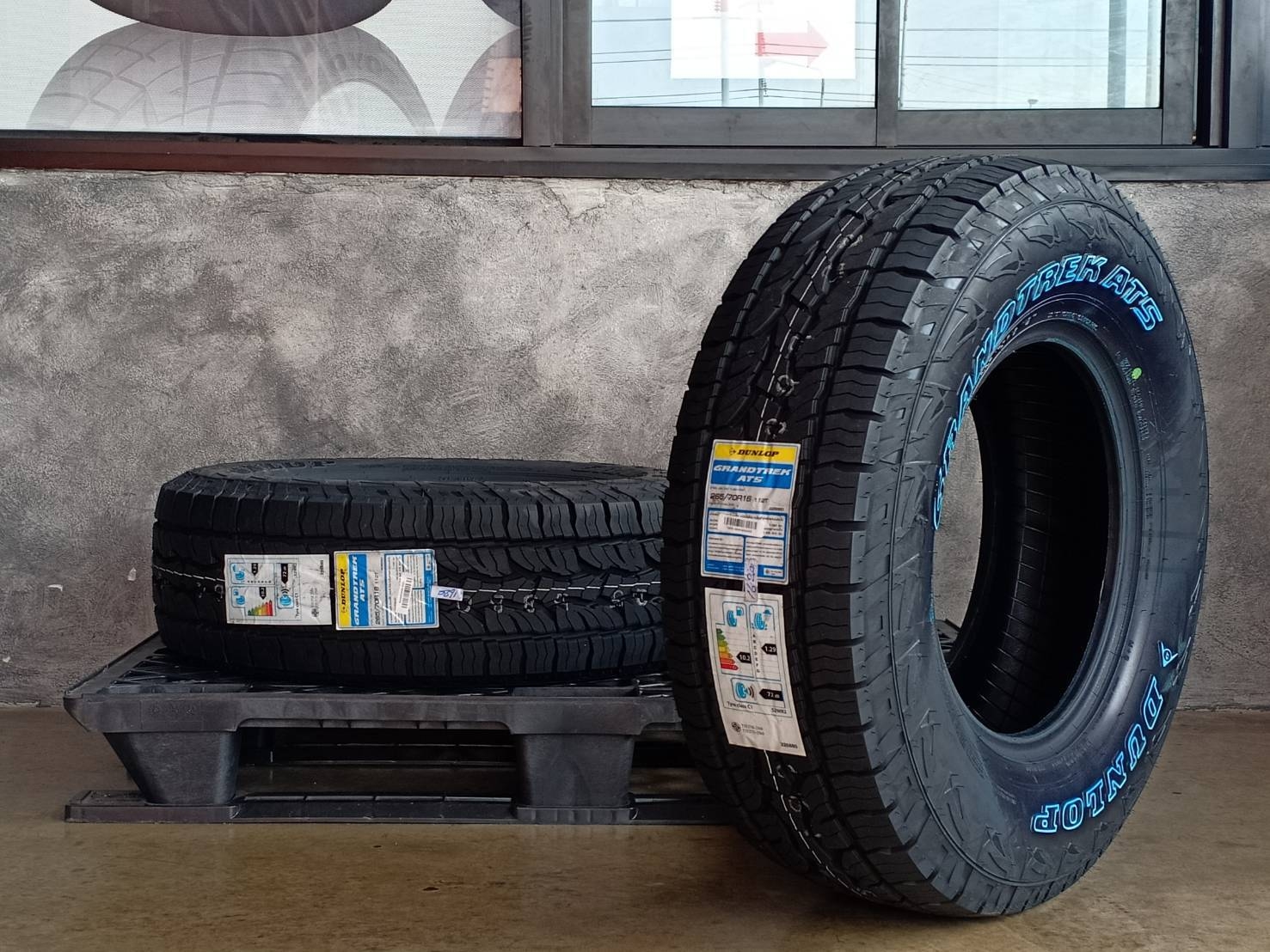 DUNLOP 265/70R16 GRANDTREK AT5 112T (ตัวหนังสือขาว) MADE IN THAILAND