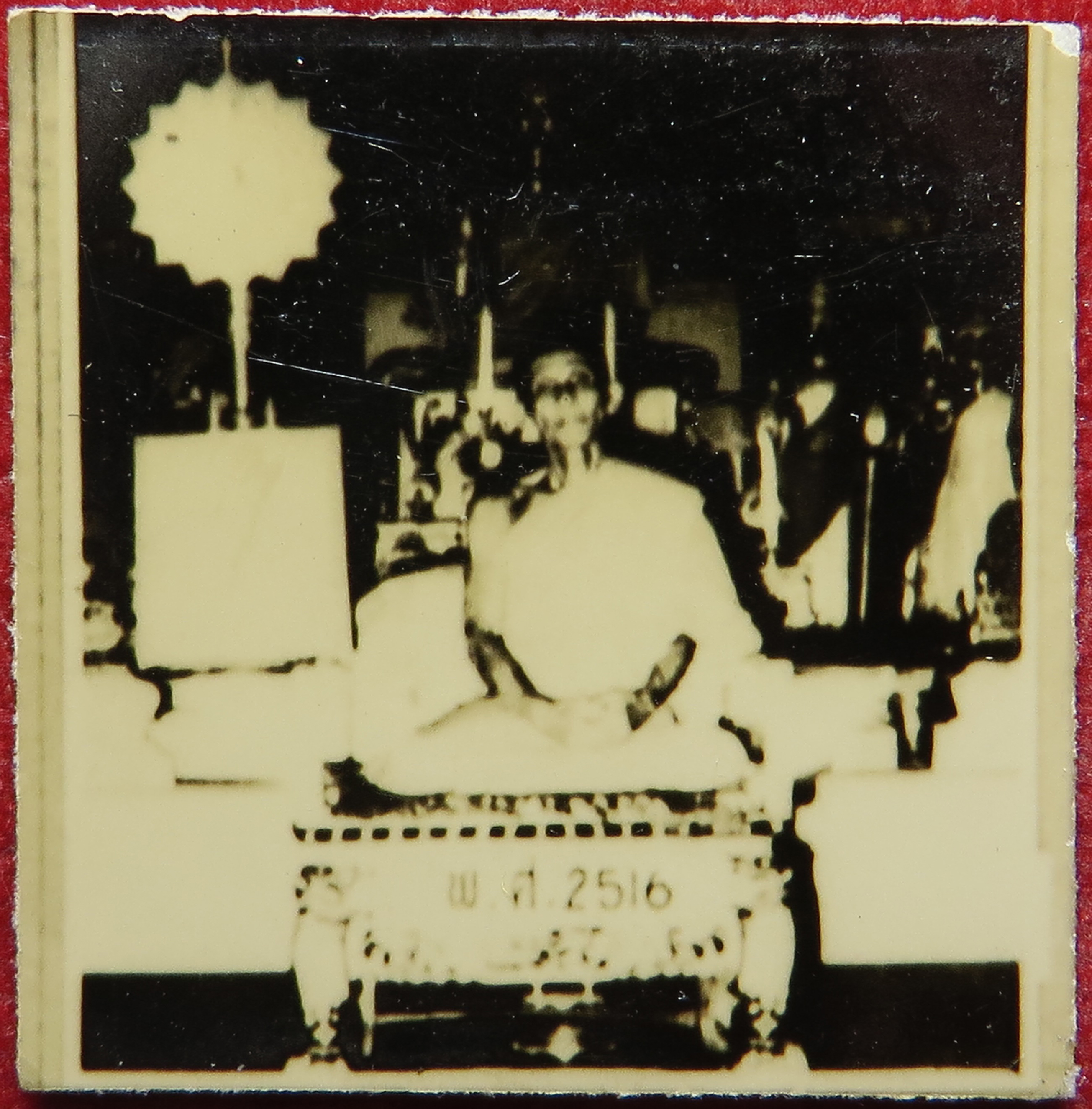 1847 (8) รูปถ่าย ผิวปรอท หลวงพ่อรัตน์ วัดบางบำหรุ จังหวัดกรุงเทพ ปี พ.ศ.2516 (หายาก) รูปจริง ผิวปรอท วิ่งเล่นแสงแวววาว (ส่งฟรี ทั่วประเทศ + รับประกัน พระแท้)