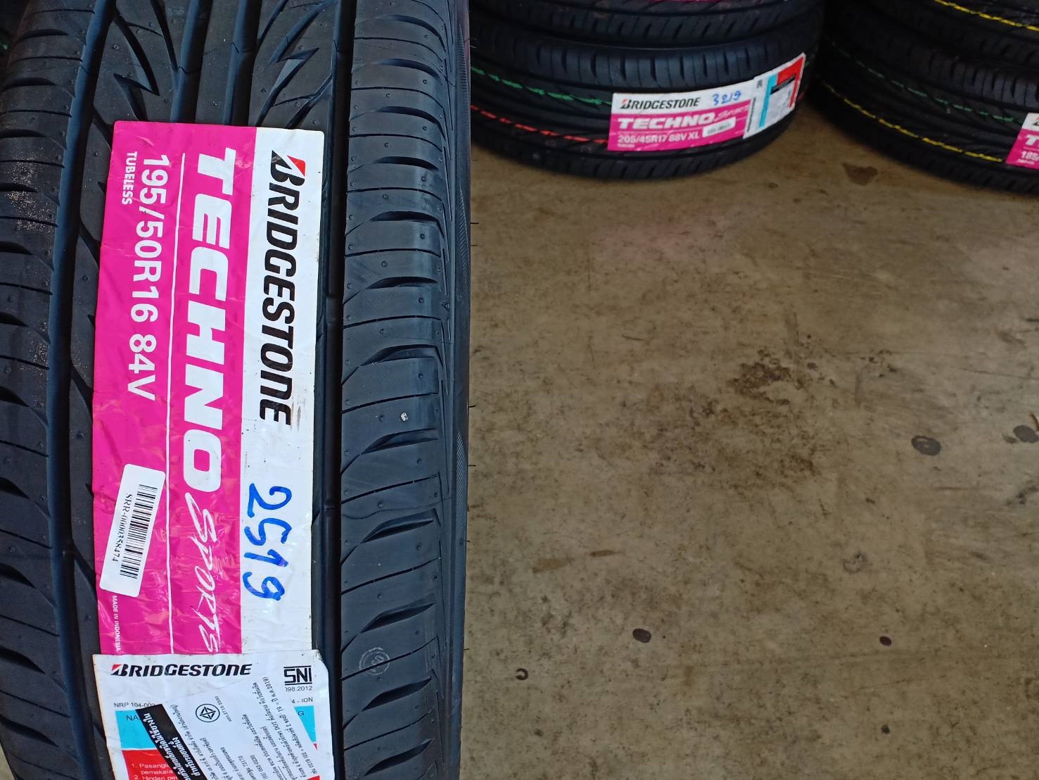BRIDGESTONE TECHNO SPORTS 195/50-16 ปี19 ราคาพิเศษ