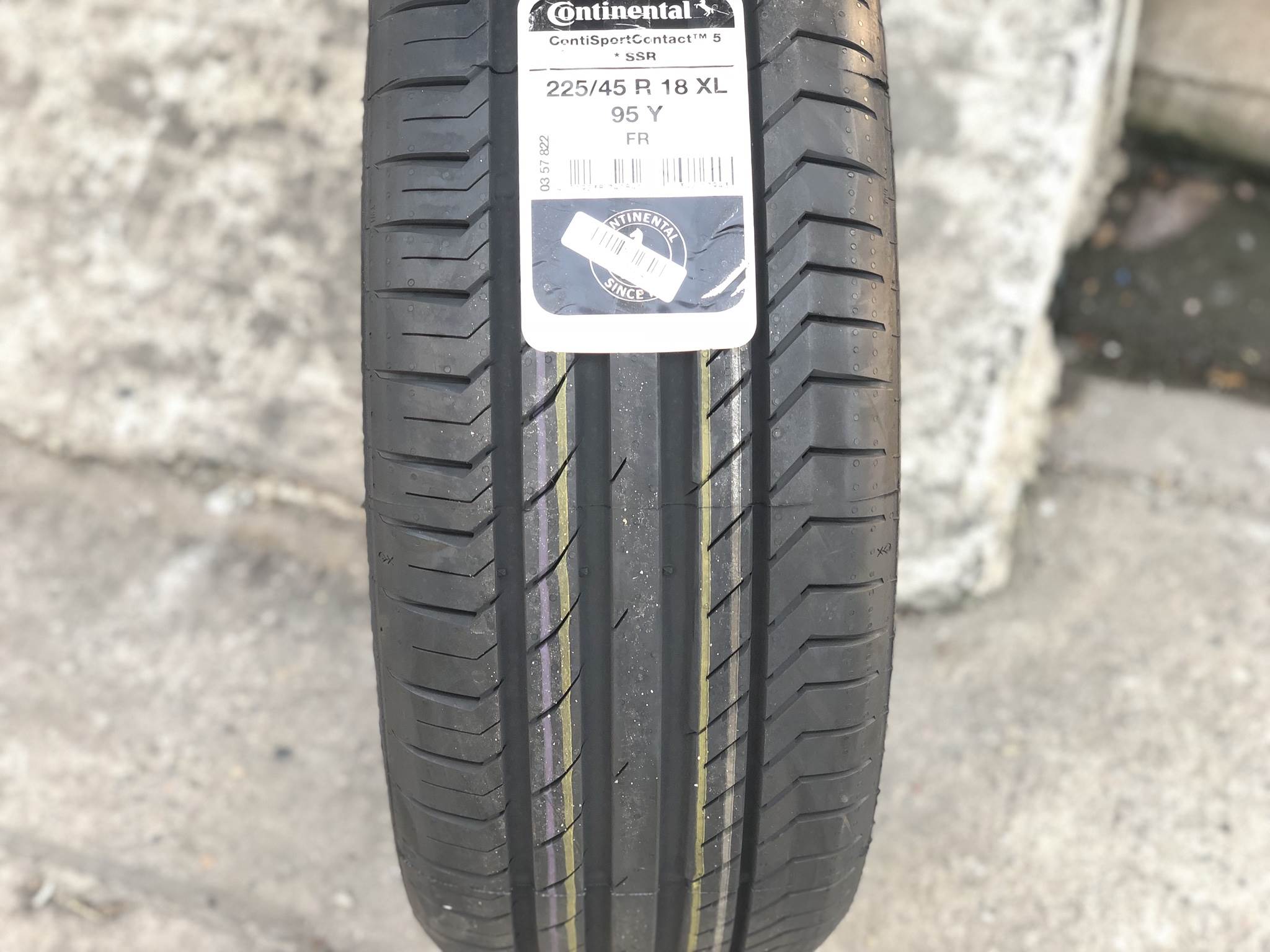 CONTINENTAL CONTACT5 (RUNFLAT) 225-45-18 เส้น 5000 บาท ซื้อ2 แถม2