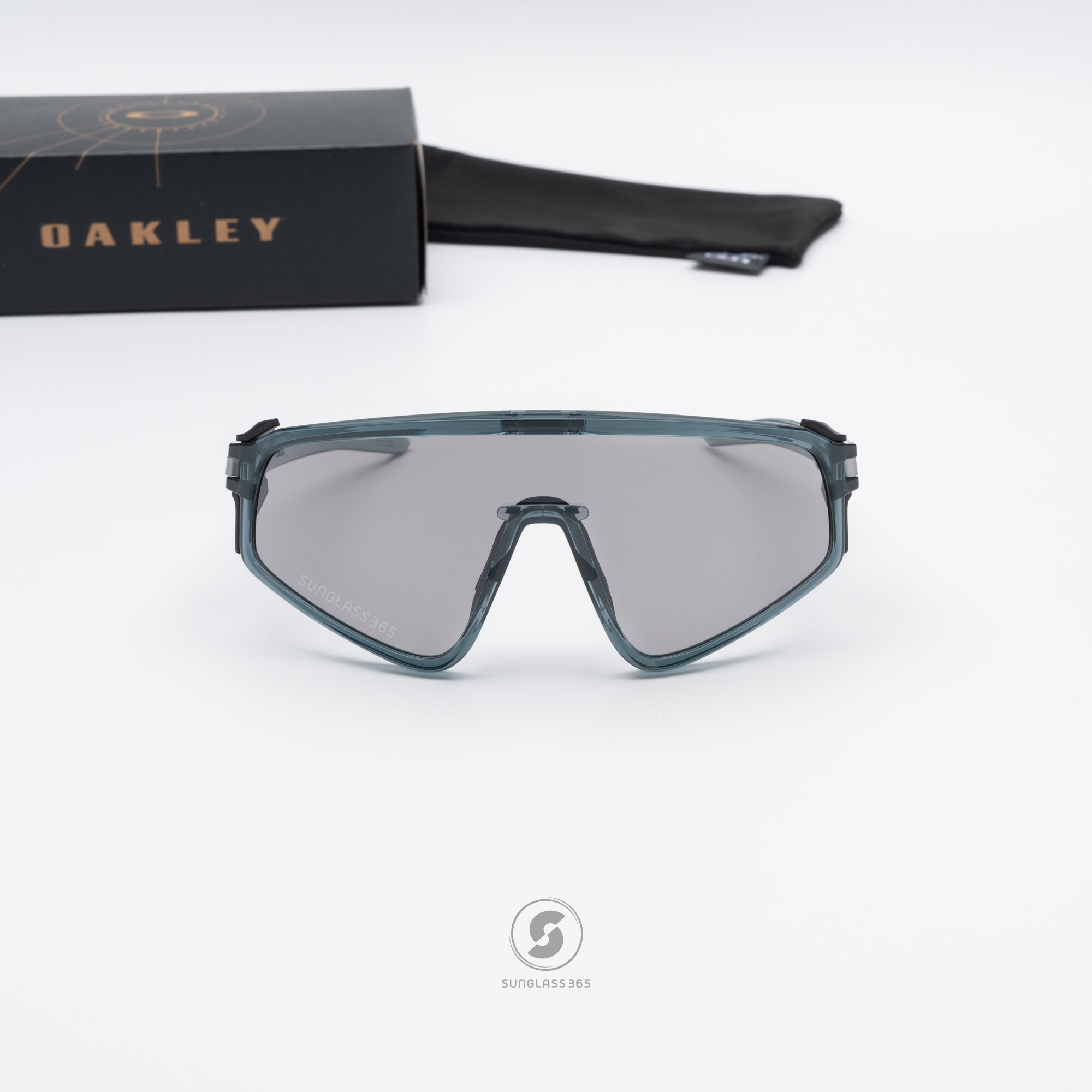 OAKLEY LATCH PANEL OO9404-13 Crystal Black Prizm Slate