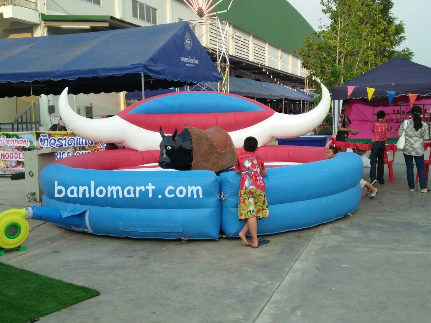 วัวกระทิงไฟฟ้า 5 เมตร