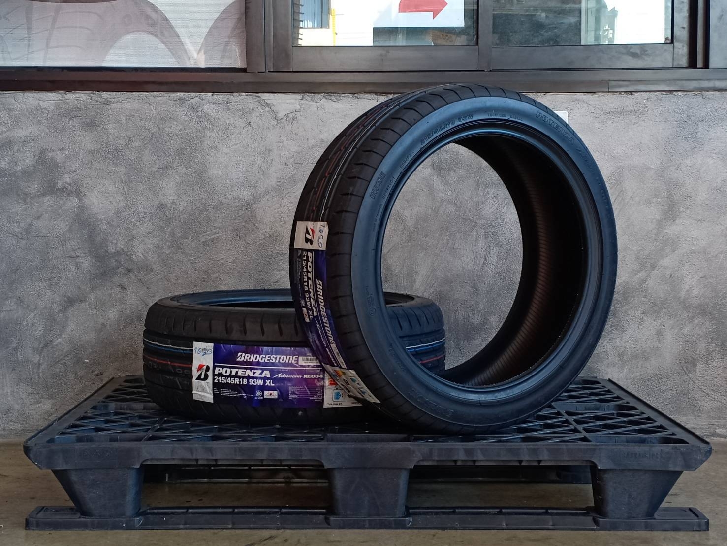 BRIDGESTONE 215/45R18 POTENZA RE004 93W XL MADE IN THAILAND