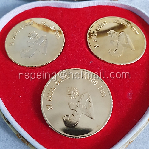 Box Set เหรียญทองที่ระลึก ชุด 3 เหรียญ XI Asian Games Beijing 1990