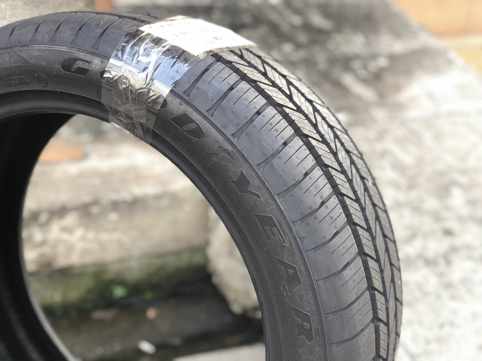 GOODYEAR EAGLE TOURING X 235/45-18 เส้น 2900 ปกติ 5500 ปี17