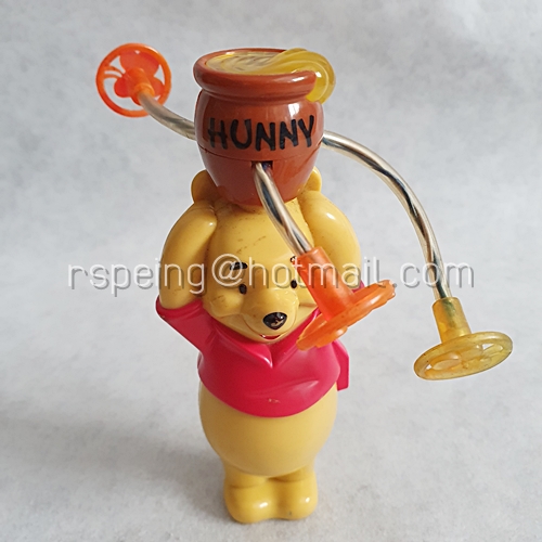 ฟิกเกอร์ Winnie The Pooh กับโถน้ำผึ้งหมุน