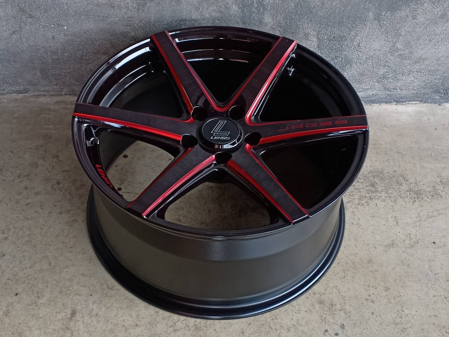 JAGER-CRAFT 18X8.5 5H114.3 ต้องการส่วนลดราคาพิเศษ กรุณาสอบถาม