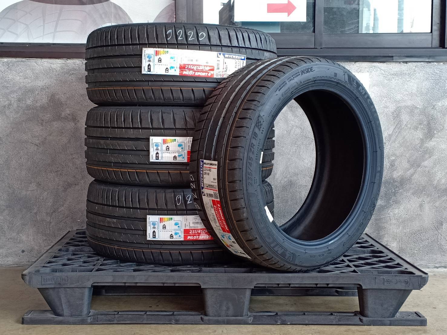 MICHELIN 235/45ZR18 PILOT SPORT 4ST 98Y MADE IN THAILAND
