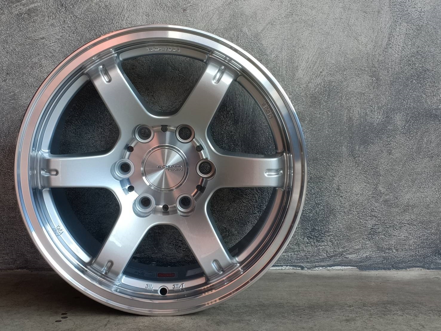 ล้อใหม่ XT-6 16X8 6X130 25 75.1 SS-PC/PF