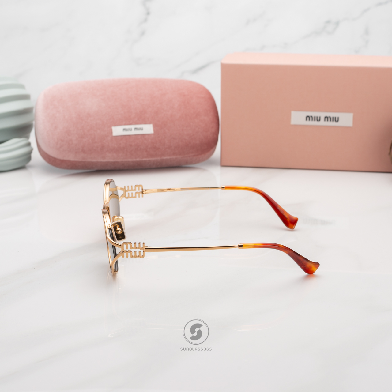 แว่นกันแดด Miu Miu Logo MU52YS 7OE01T