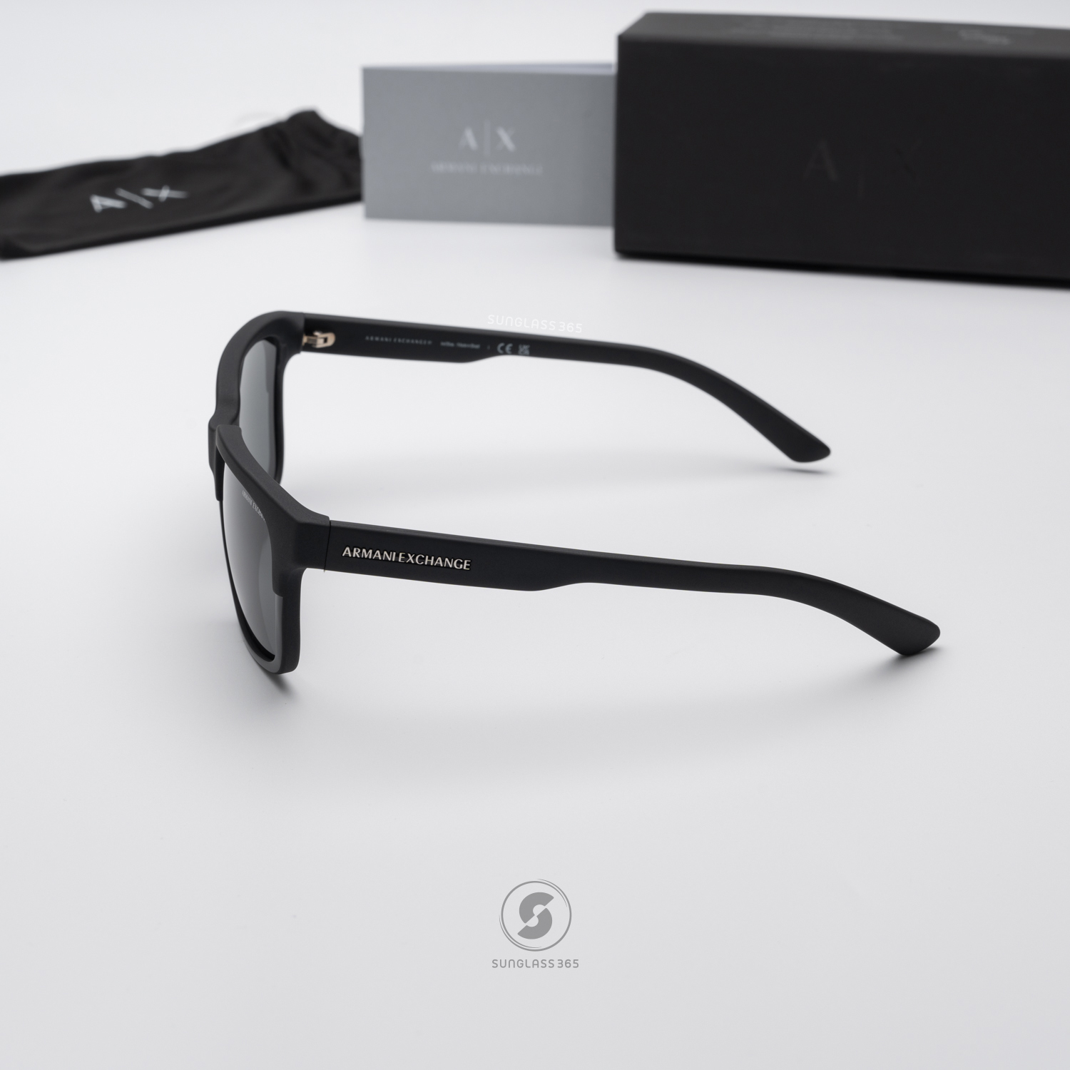 แว่นกันแดด Armani Exchange AX4026S 812287