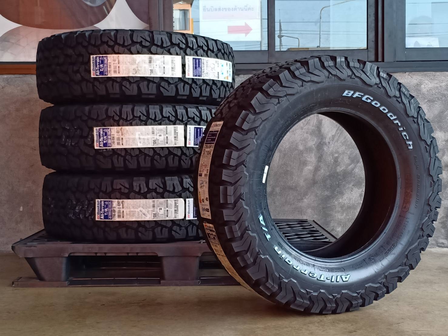 BF-GOODRICH 265/65R18 ALL TERRAIN T/A KO2 117/114R 8PR (ตัวหนังสือขาว) MADE IN U.S.A.