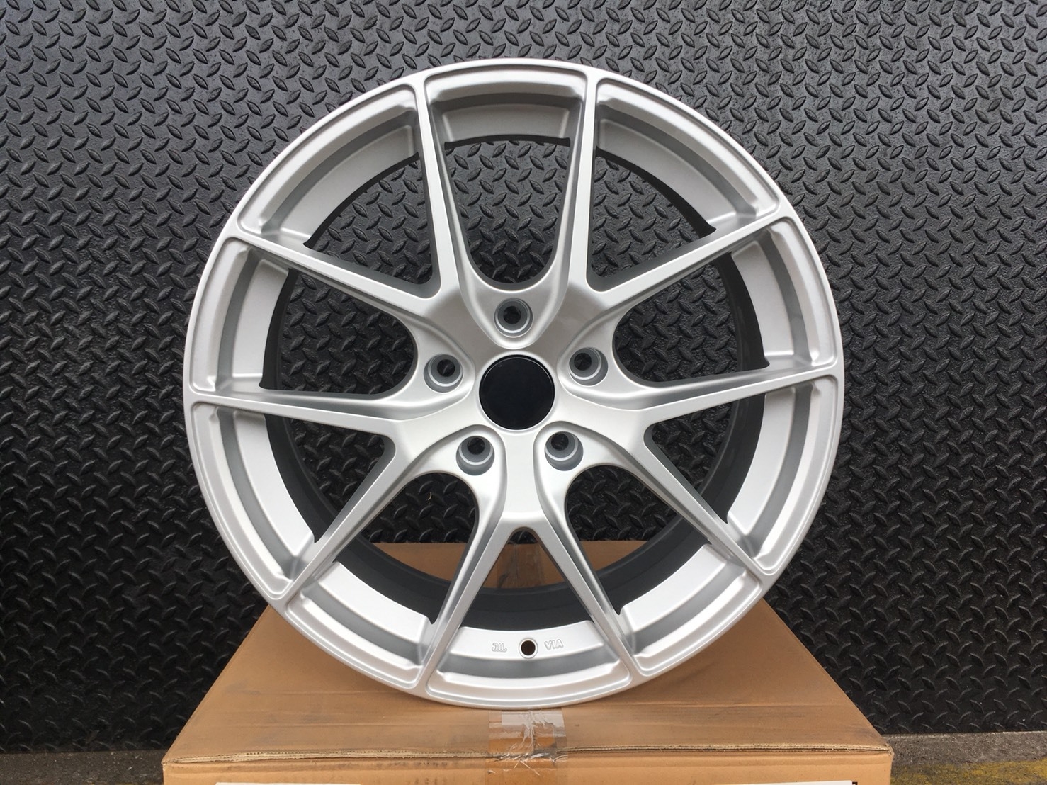Model:HRE SSW 308 Size:18x8.0-9.0 inch Offset:+35 +38 pcd:5x120 Center Bore:72.3 mm Color:SSM