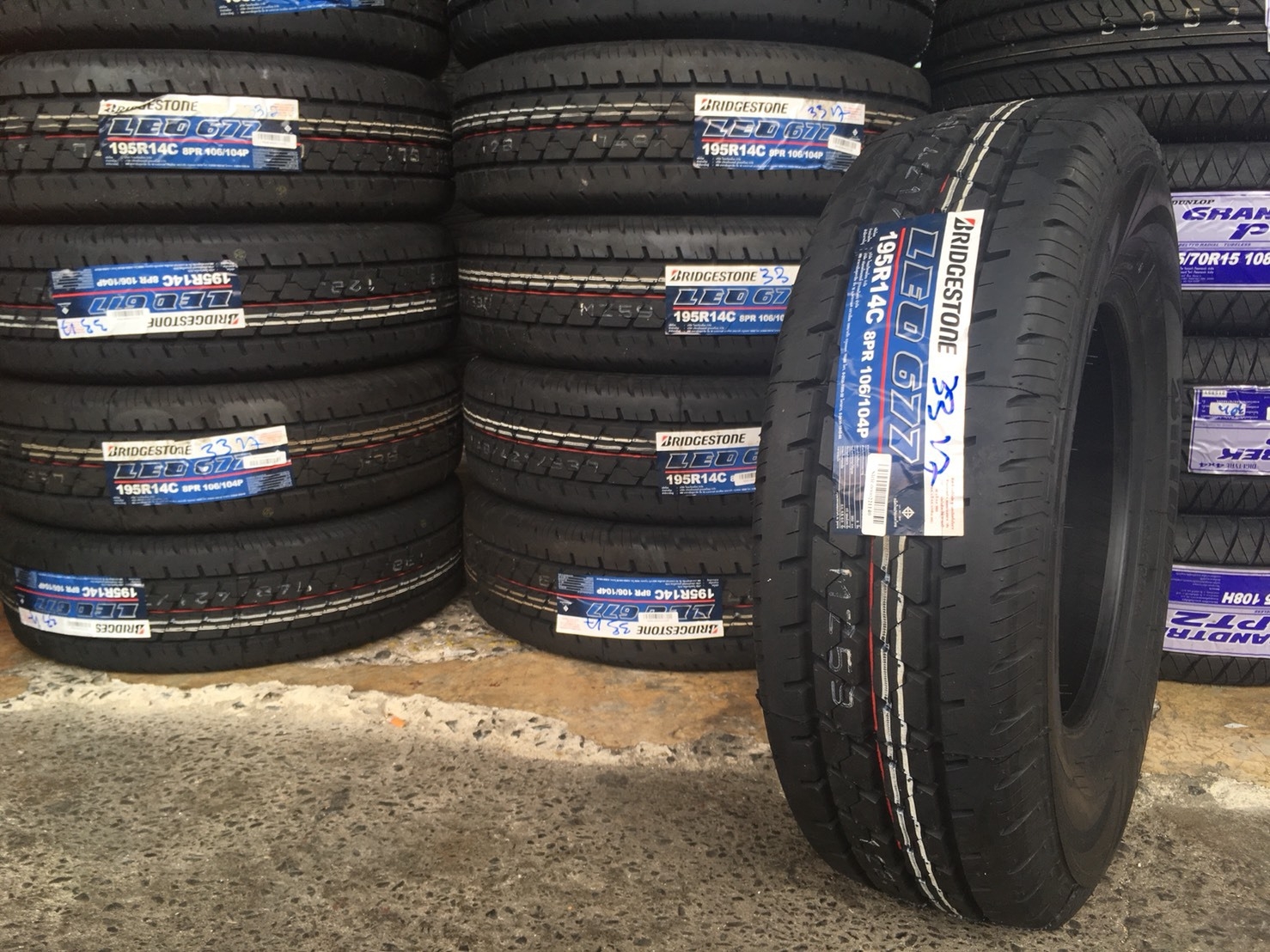 ยางเข้ามาใหม่ BRIDGESTONE LEO677 195R14 ราคาพิเศษ ซื้อ2แถม2