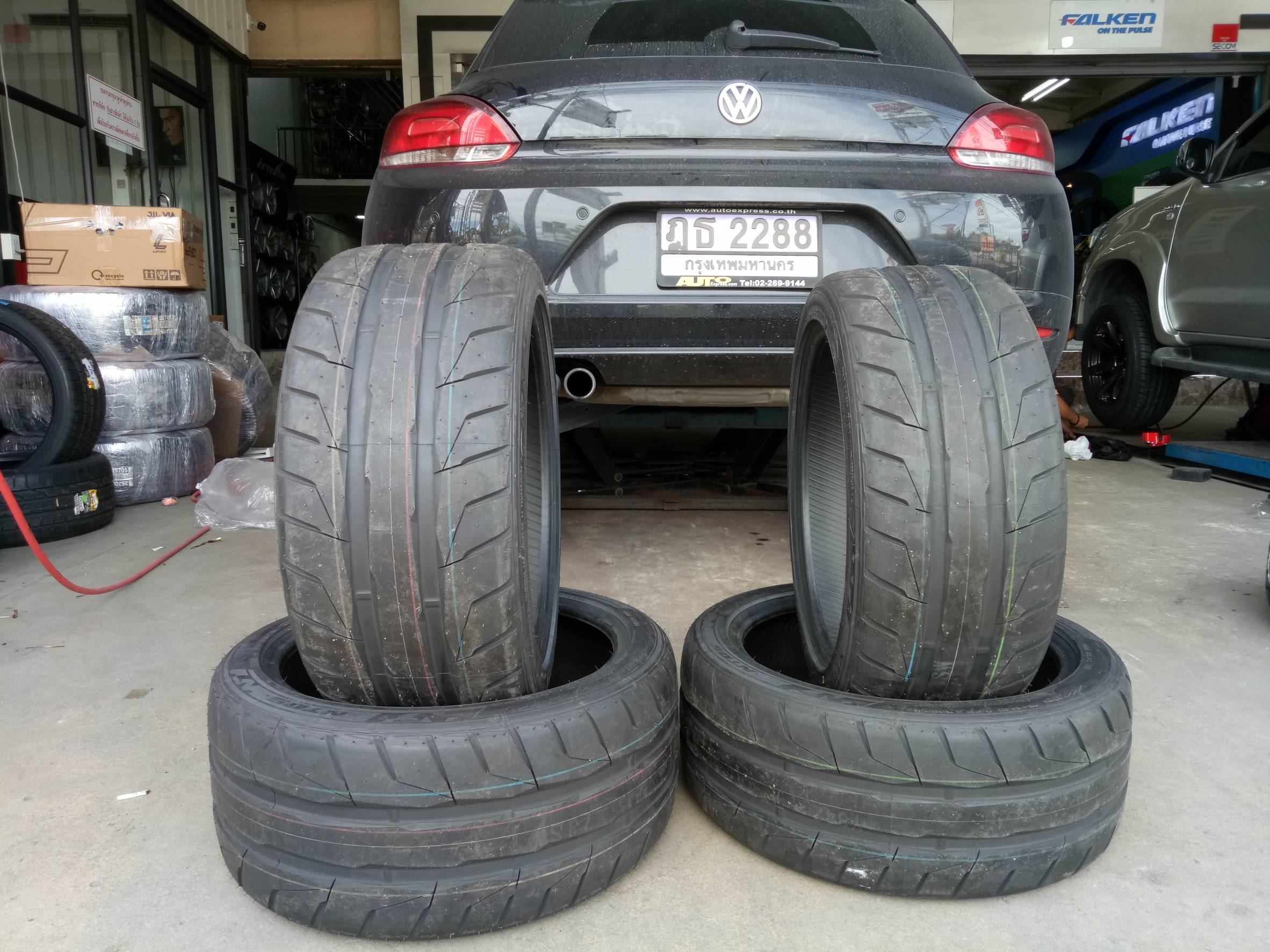 ยางใหม่ NITTO NT05 235/40-18 เส้น 3500 ปกติ เส้น 8500