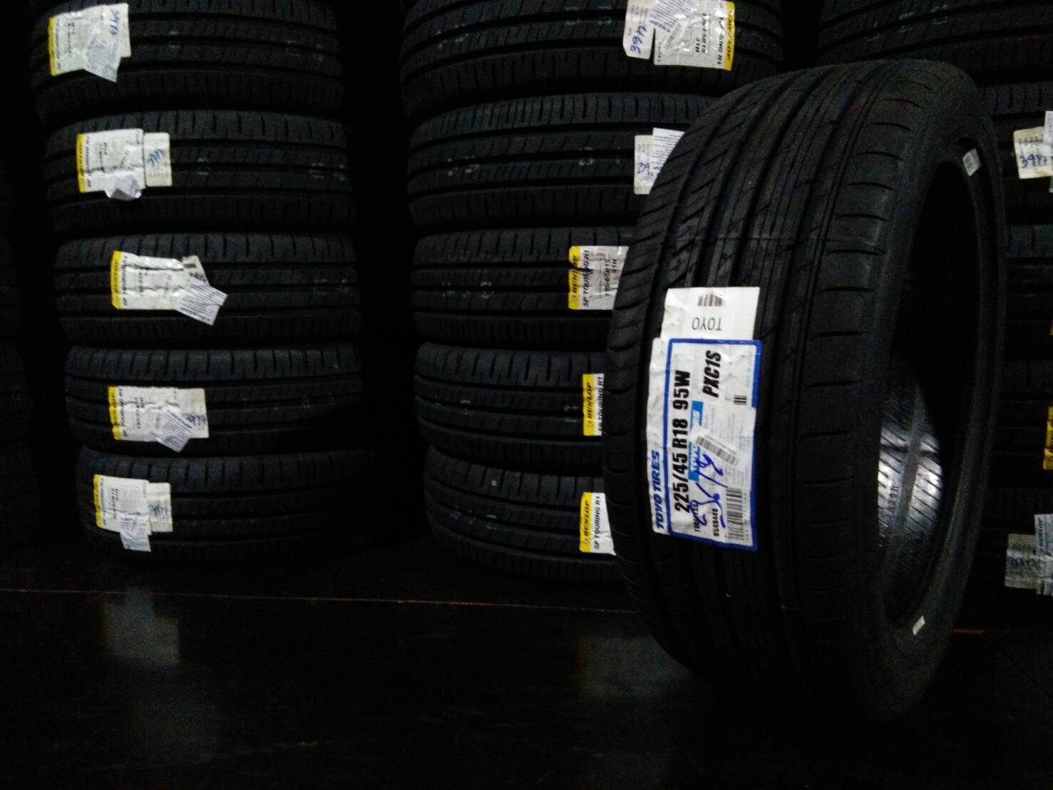 ยางใหม่ TOYO C1S 225/45-18 ปี17 ราคาพิเศษ
