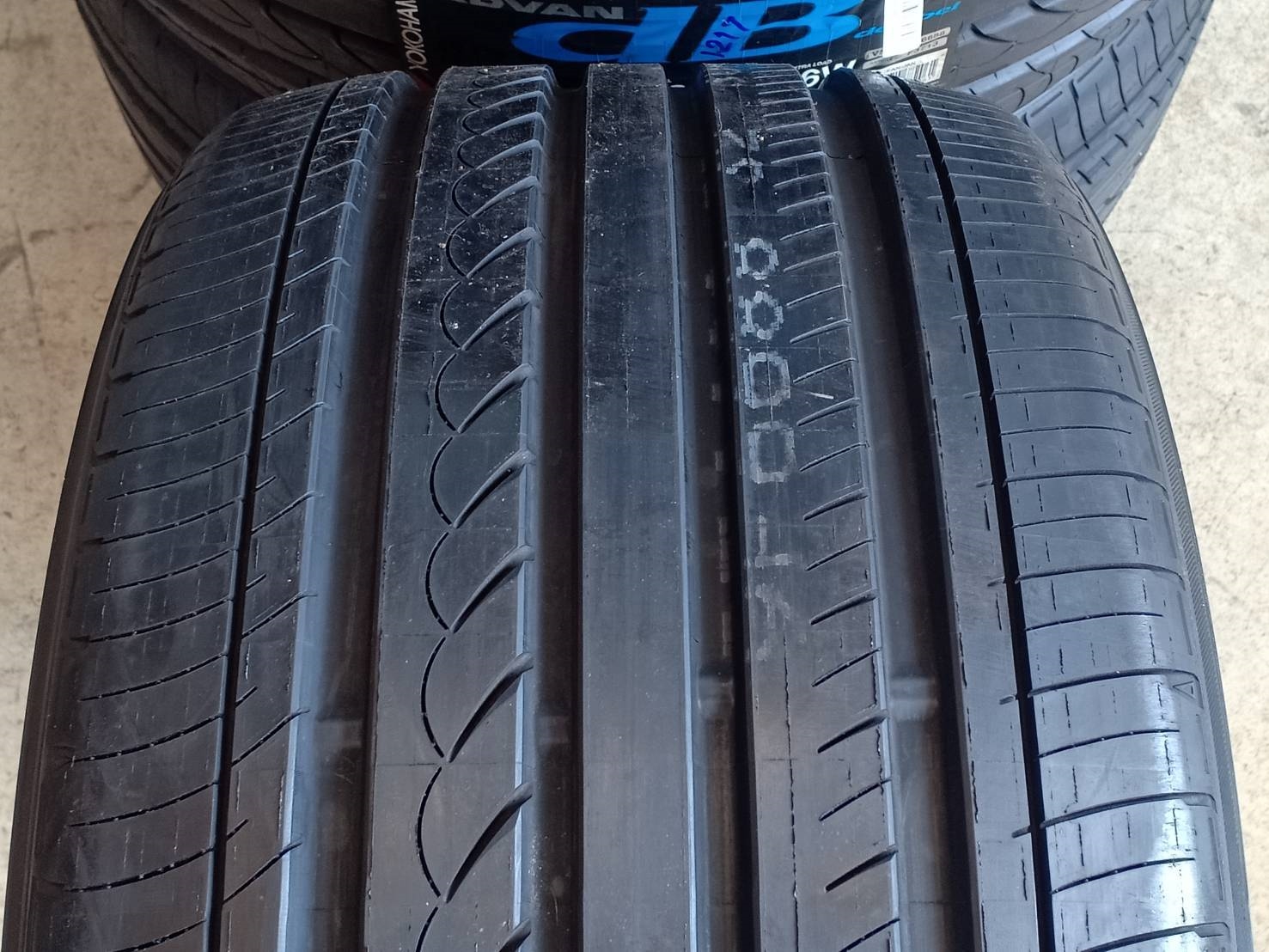 ยางใหม่ YOKOHAMA V551 275/30-19 เส้น 4900 ปกติ 11000