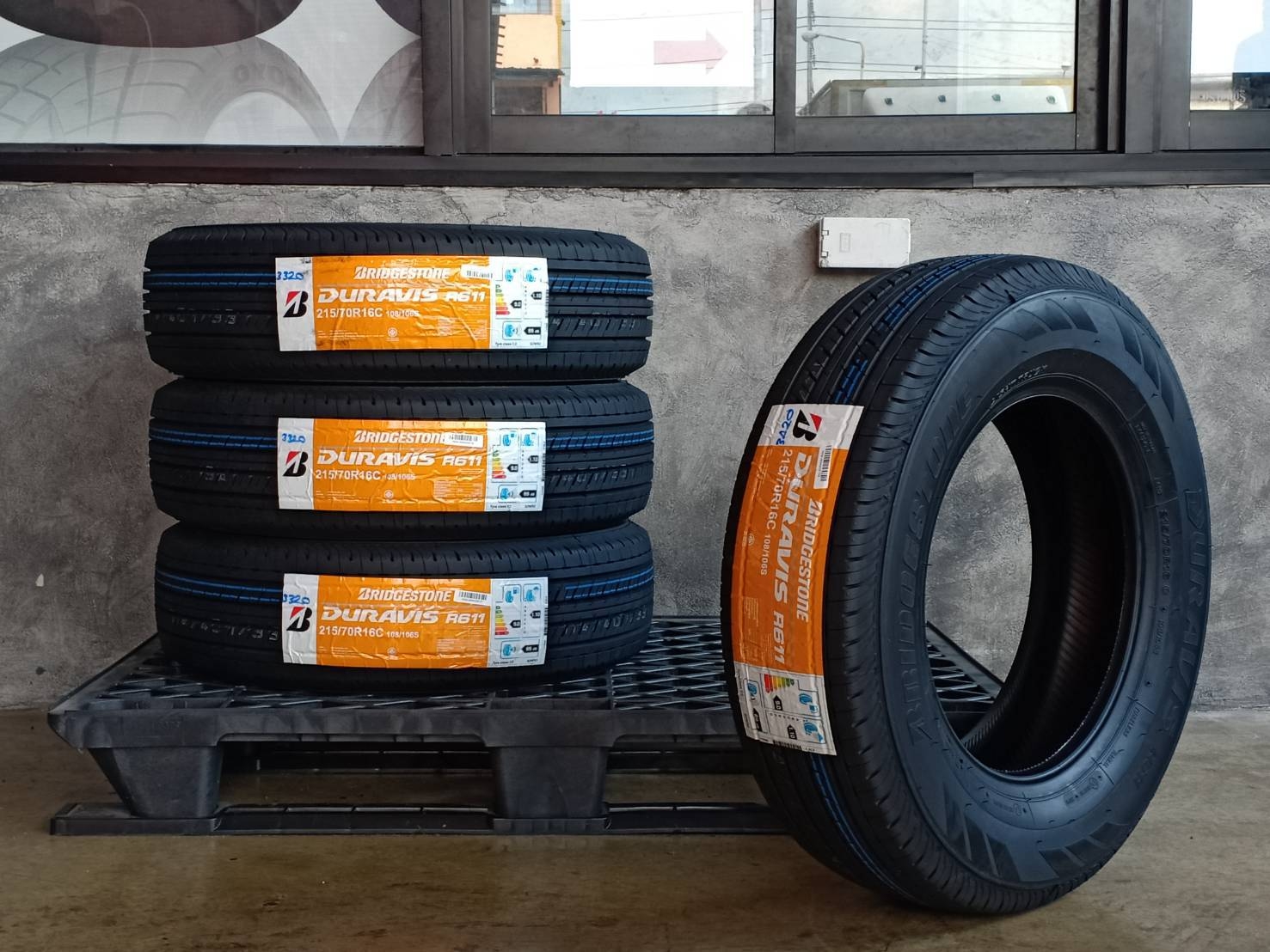 BRIDGESTONE 215/70R16 DURAVIS R611 ราคาถูก