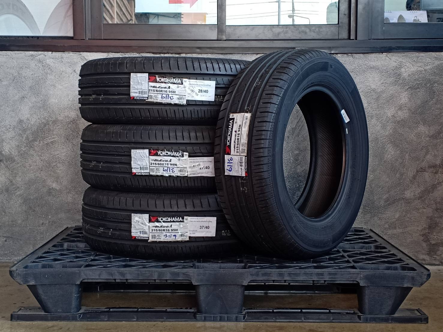 YOKOHAMA BLUEARTH-A AE50 215/60R16 95H JAPA