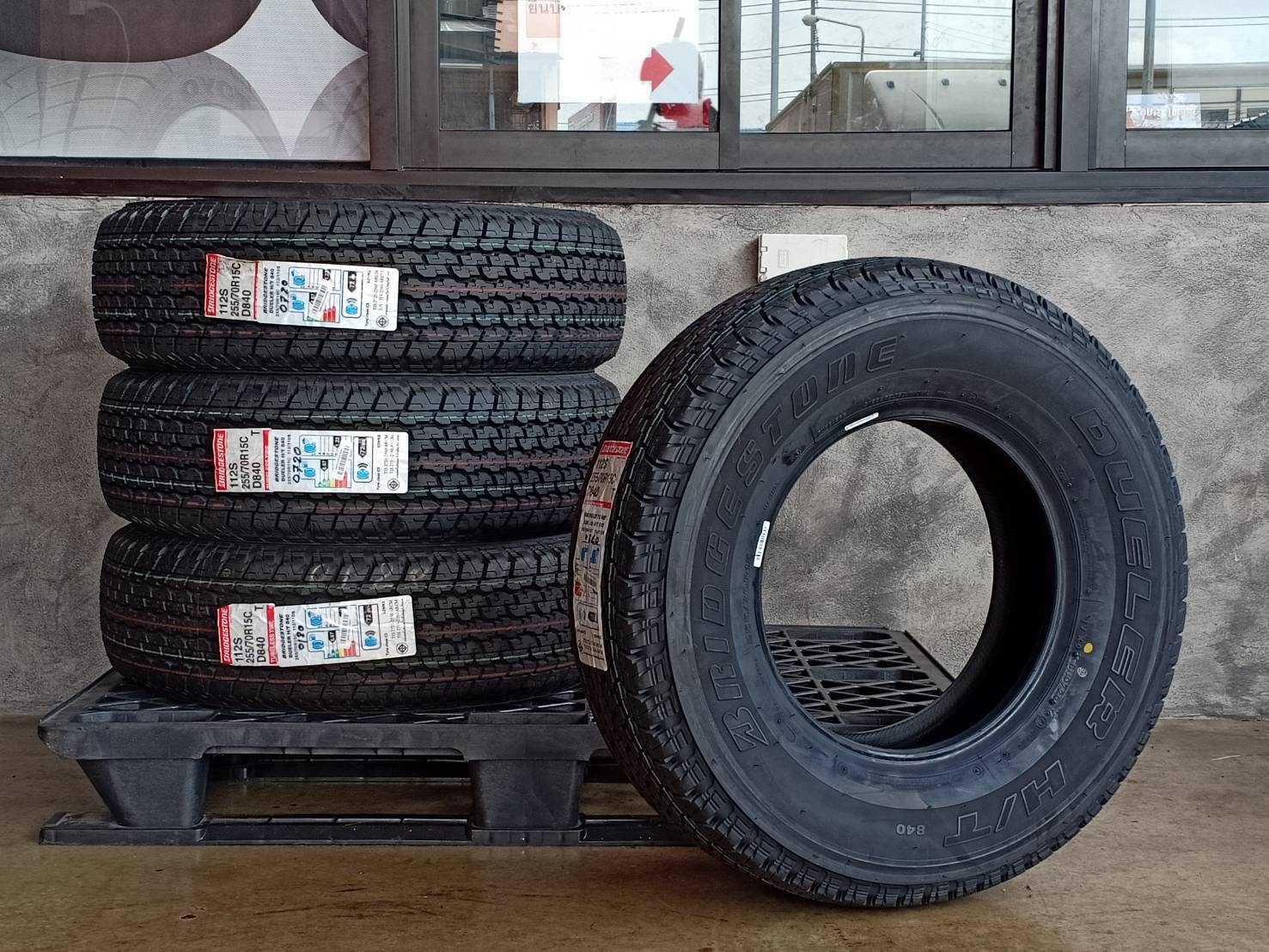 BRIDGESTONE 255/70R15 DUELER H/T 840 112/110S MADE IN THAILAND