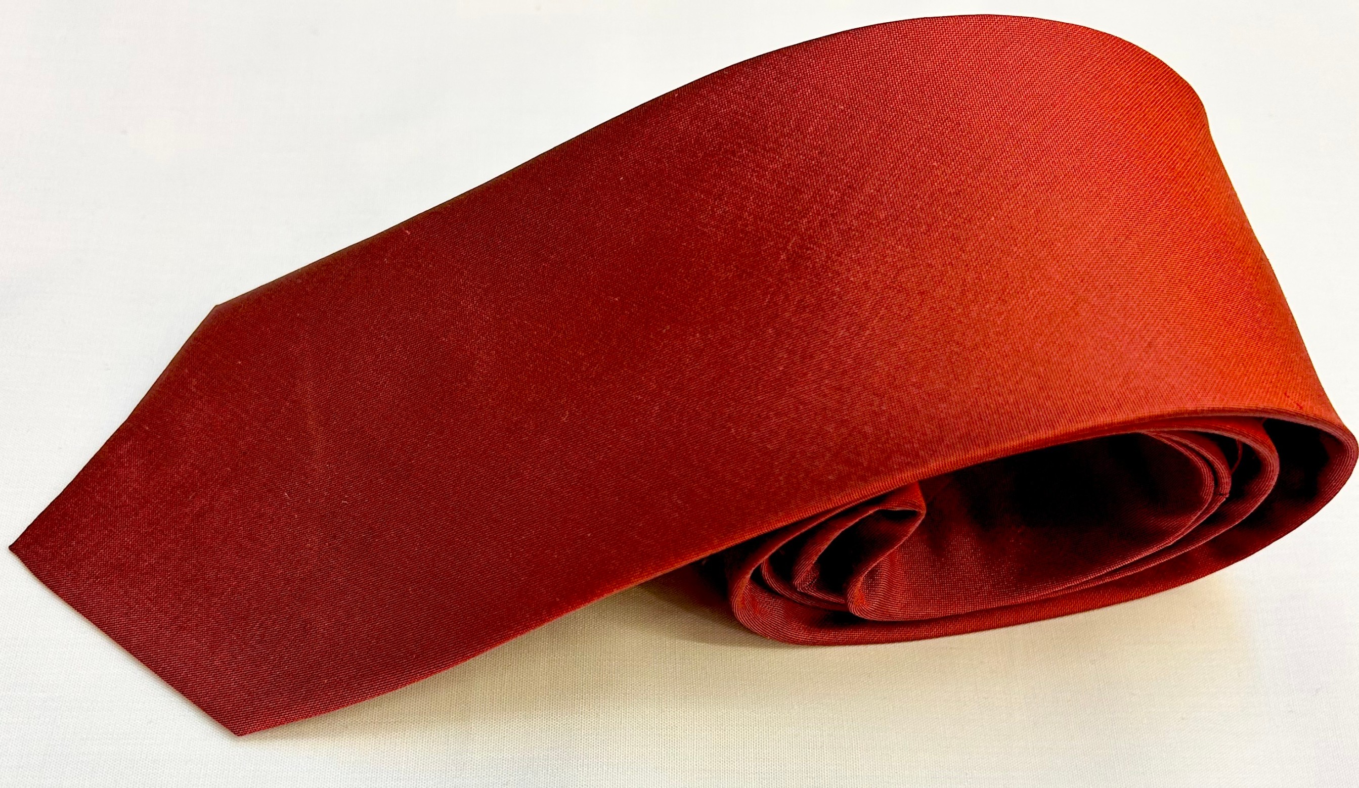 เนคไทผ้าไหมแท้ทอมือ ทอสีเรียบ ตัดเย็บปราณีต สีคลาสสิก ราคาจับต้องได้