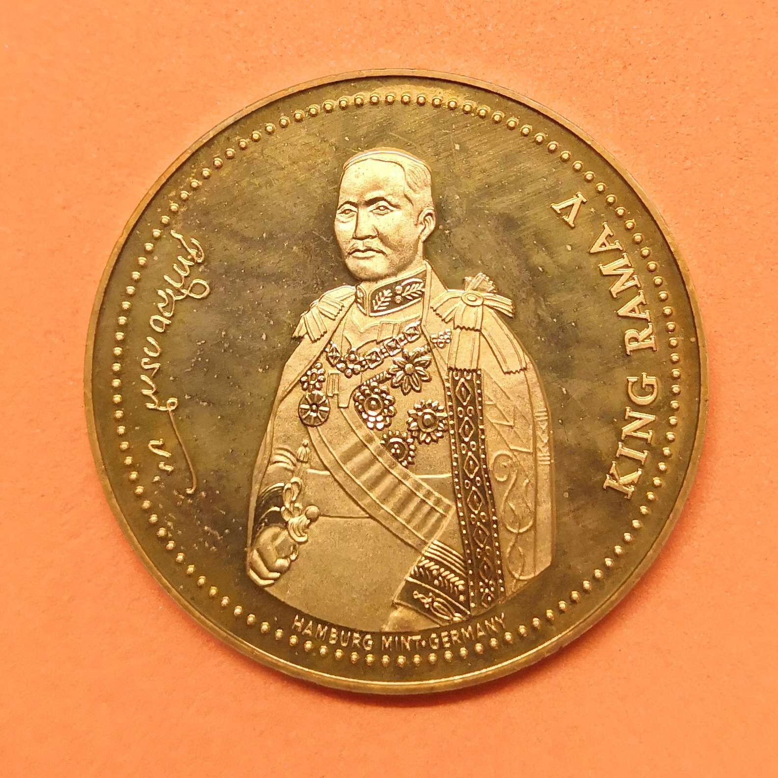 เหรียญ เทิดพระเกียรติ รัชกาลที่ 5 - หลวงพ่อเกษม เขมโก อธิฐานจิต ปี 2537 เนื้อทองแดงนอก ขนาด 3 เซน ผลิตที่โรงกษาปณ์ Hamburg Mint ประเทศเยอรมัน