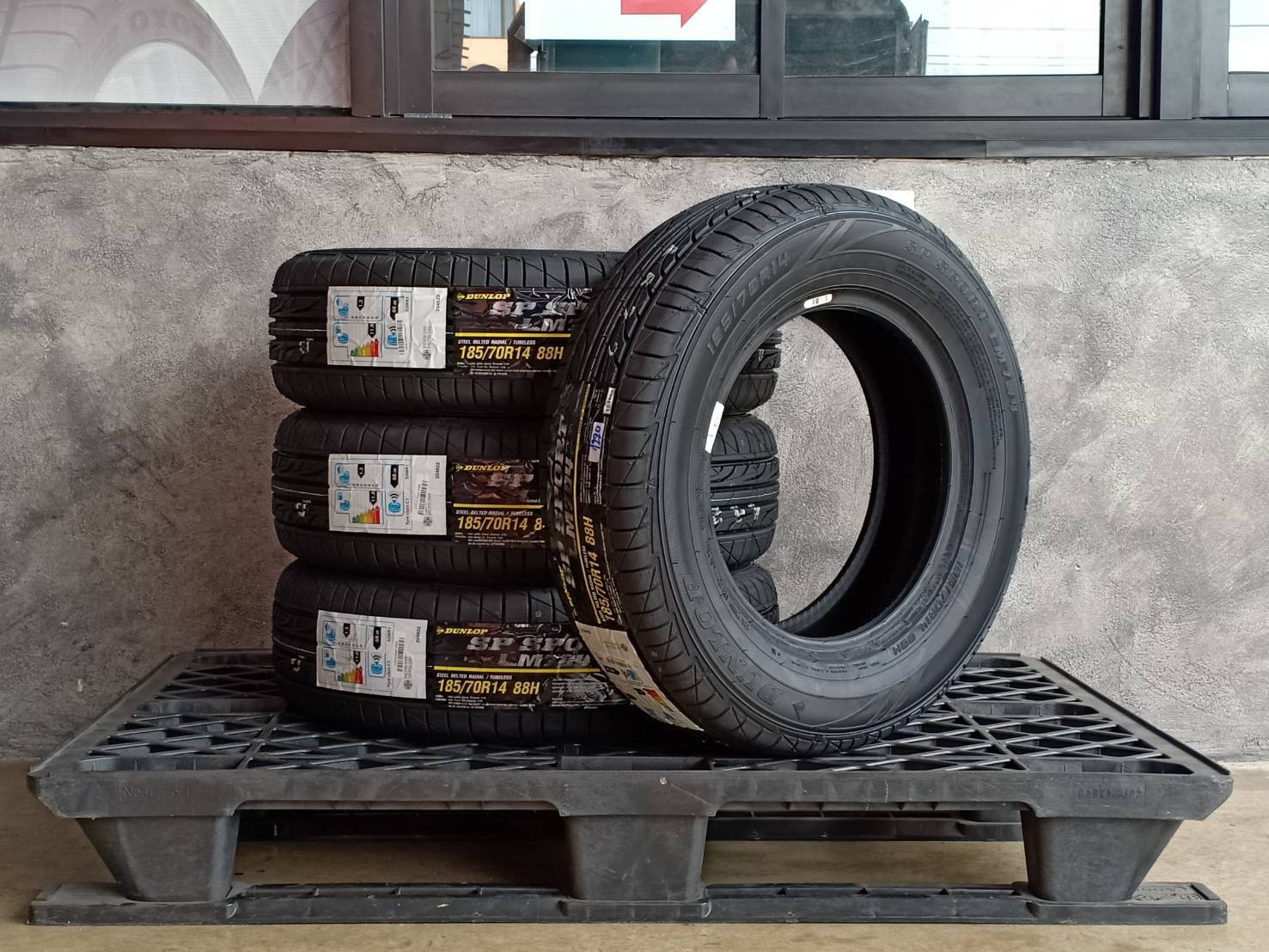 DUNLOP 185/70R14 SP SPORT LM704 88H MADE IN THAILAND