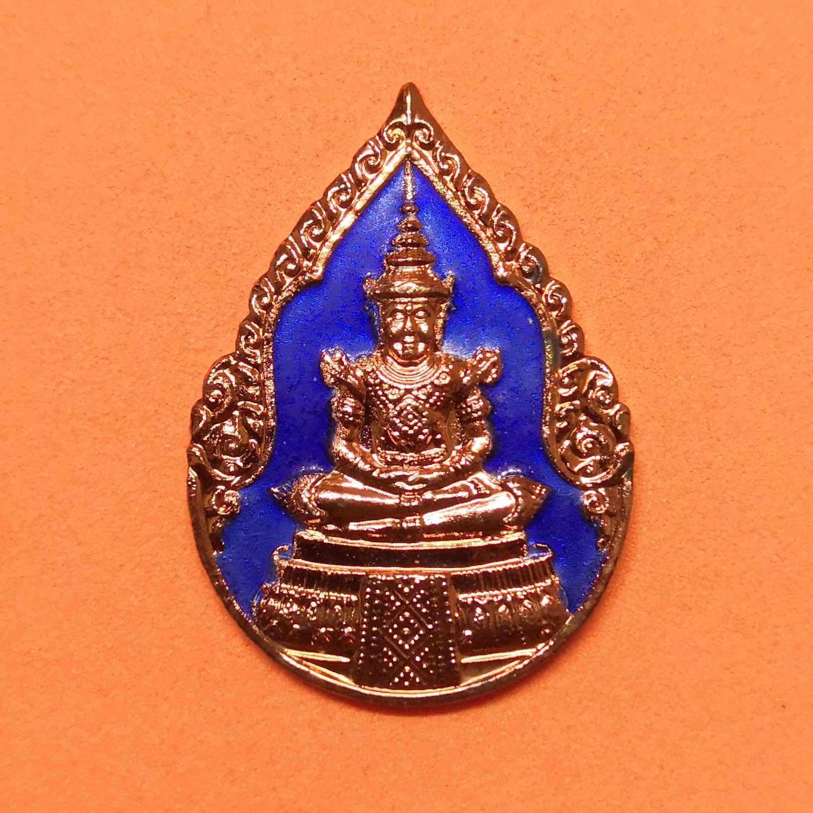 เหรียญ พระแก้วมรกต เครื่องทรงฤดูร้อน ที่ระลึกปีกาญจนาภิเษก พิธีพุทธาภิเษก ณ พระอุโบสถวัดพระศรีรัตนศาสดาราม 2 ธันวาคม 2539 ขนาดสูง 3 เซน