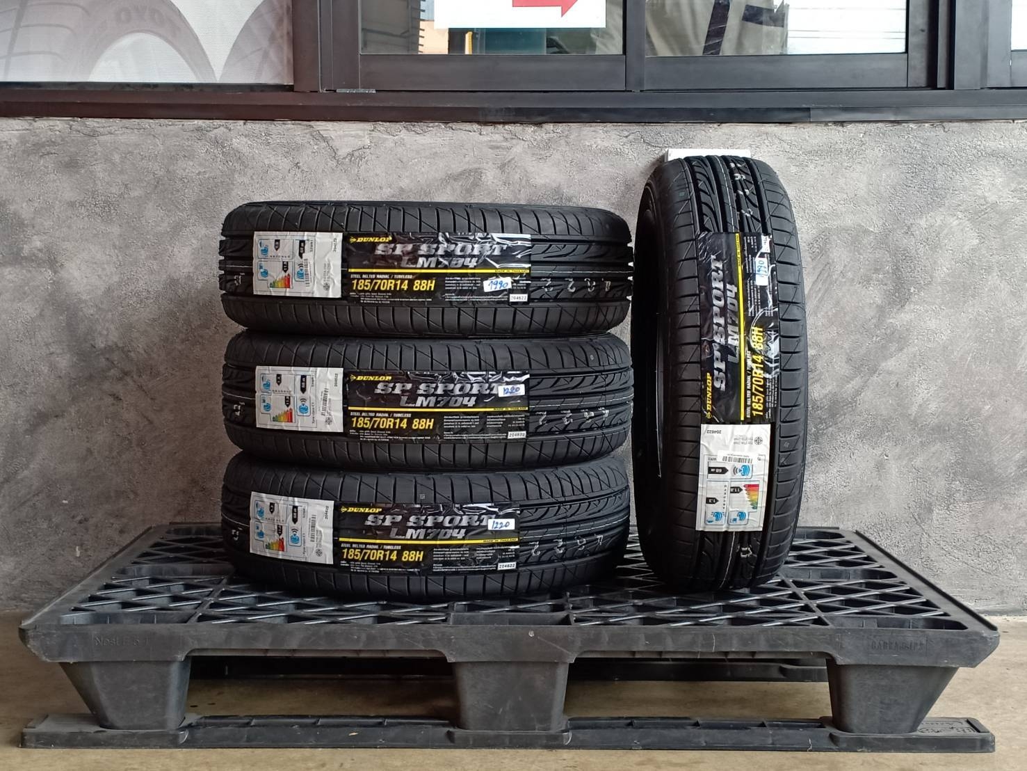 DUNLOP 185/70R14 SP SPORT LM704 88H MADE IN THAILAND