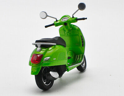 โมเดลรถ มอเตอร์ไซค์ vespa gts 1:18 green