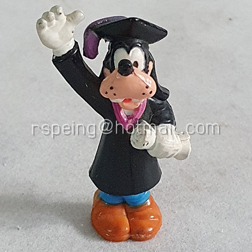 ฟิกเกอร์พลาสติก Goofy รับปริญญา