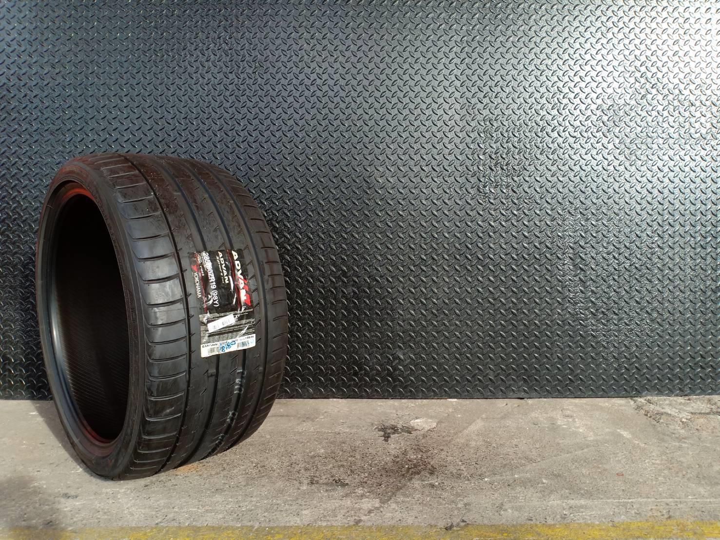 ยางปี18 YOKOHAMA V105 285/30-19 ลดราคาพิเศษ ยางญี่ปุ่น