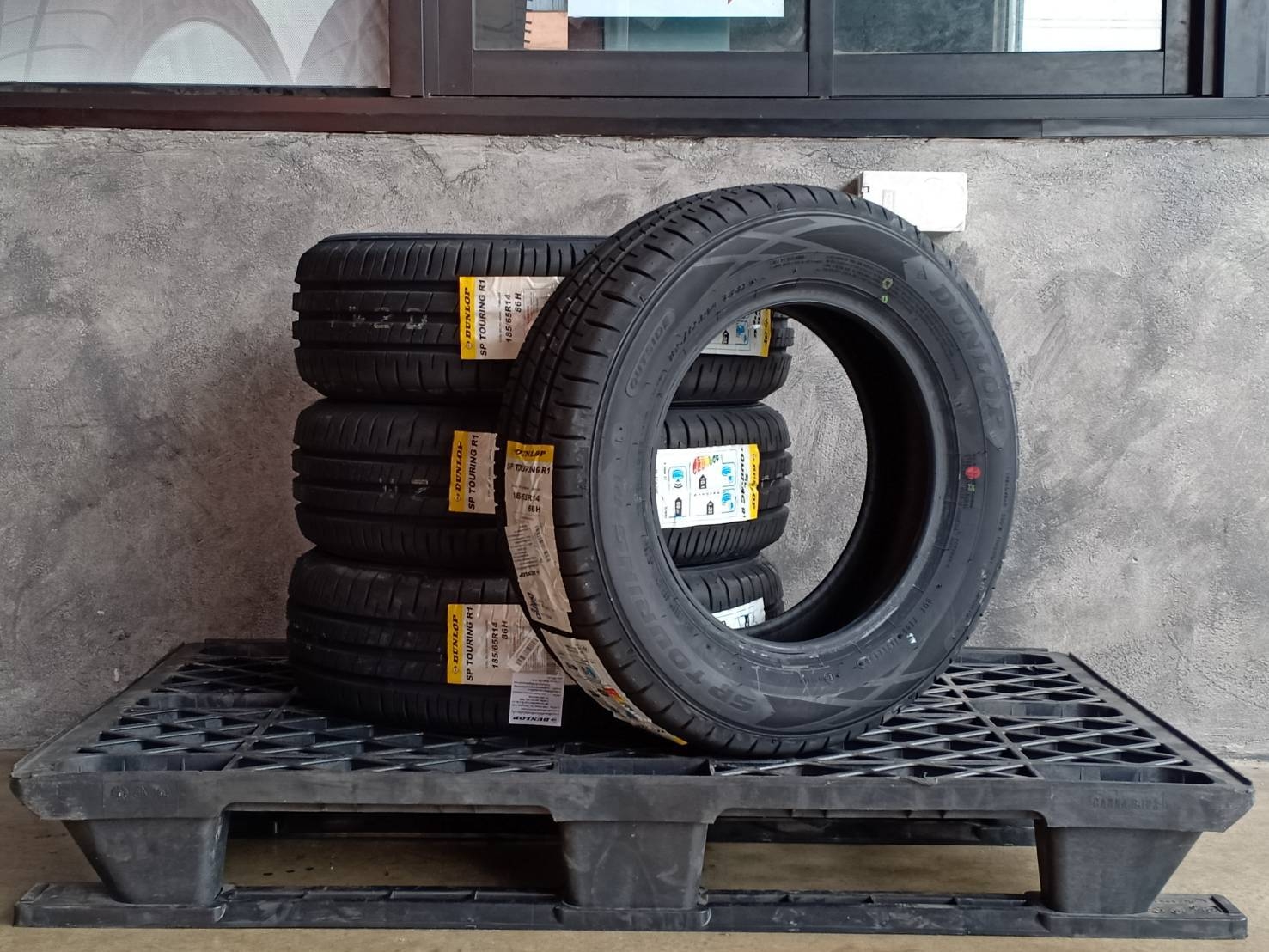 DUNLOP 185/65R14 SP TOURING R1 86H MADE IN INDONESIA