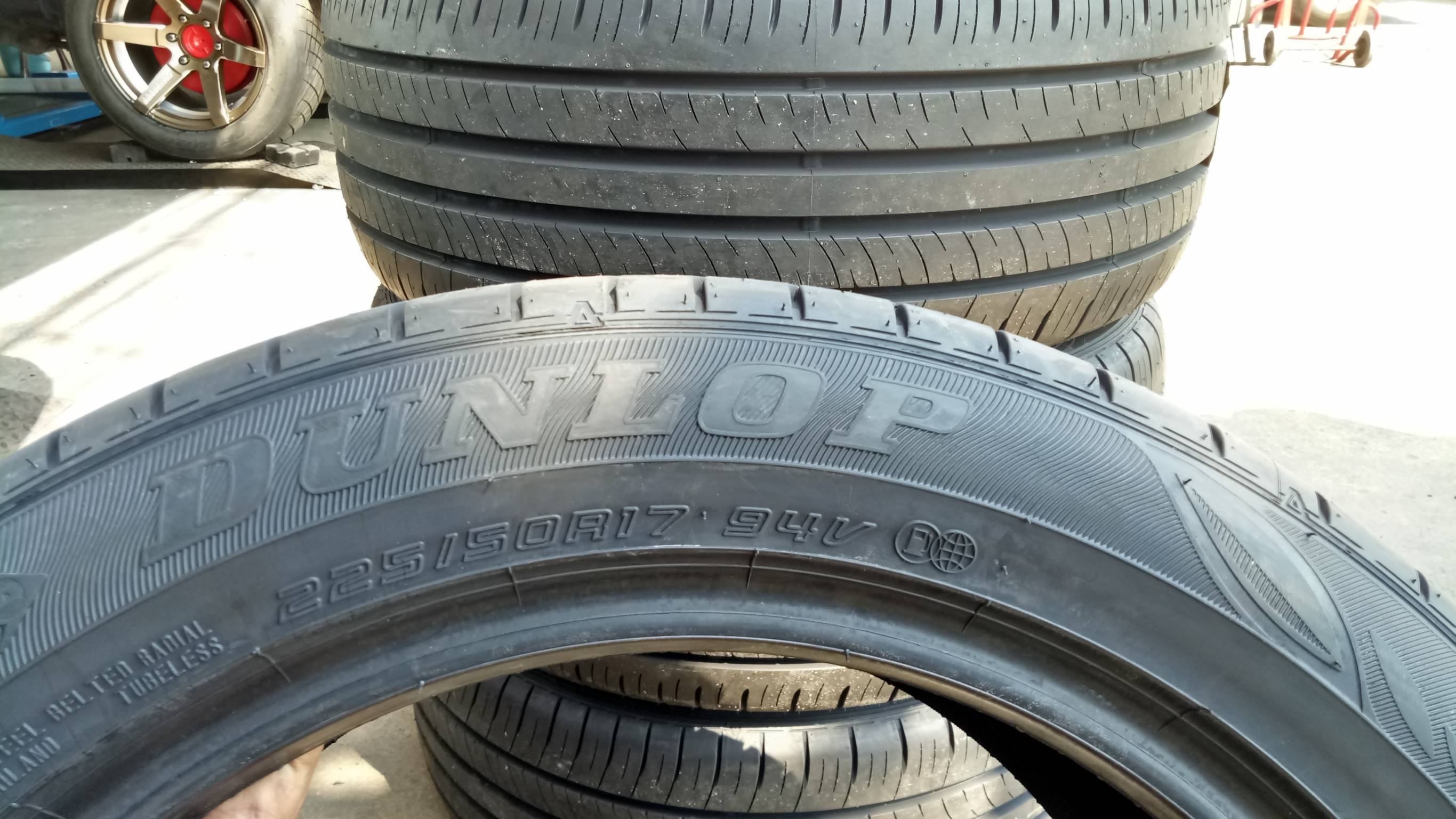 DUNLOP EC300 PLUS 225/50R17 ซื้อ2แถม2