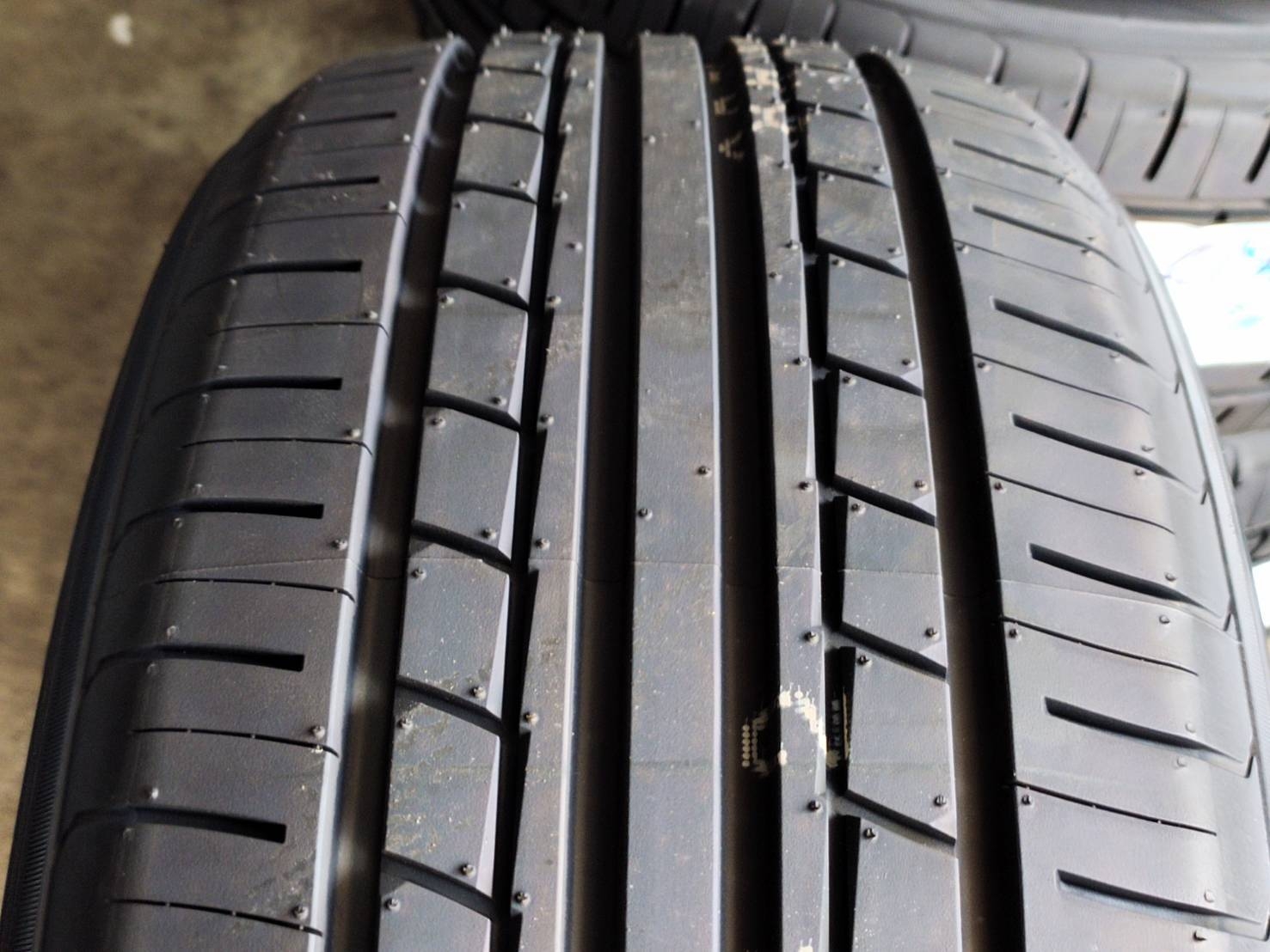 YOKOHAMA ALLIANCE 030EX 225/40R18