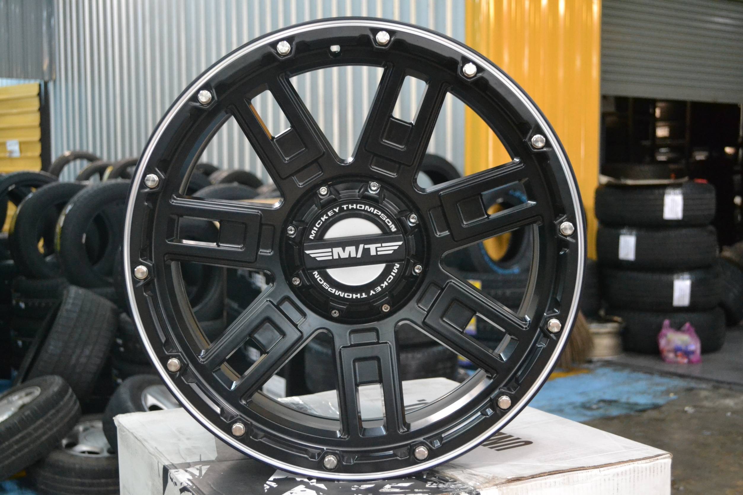 ล้อแท้ MICKEY THOMPSON SQ85 SIDEBIT SIDEBITER