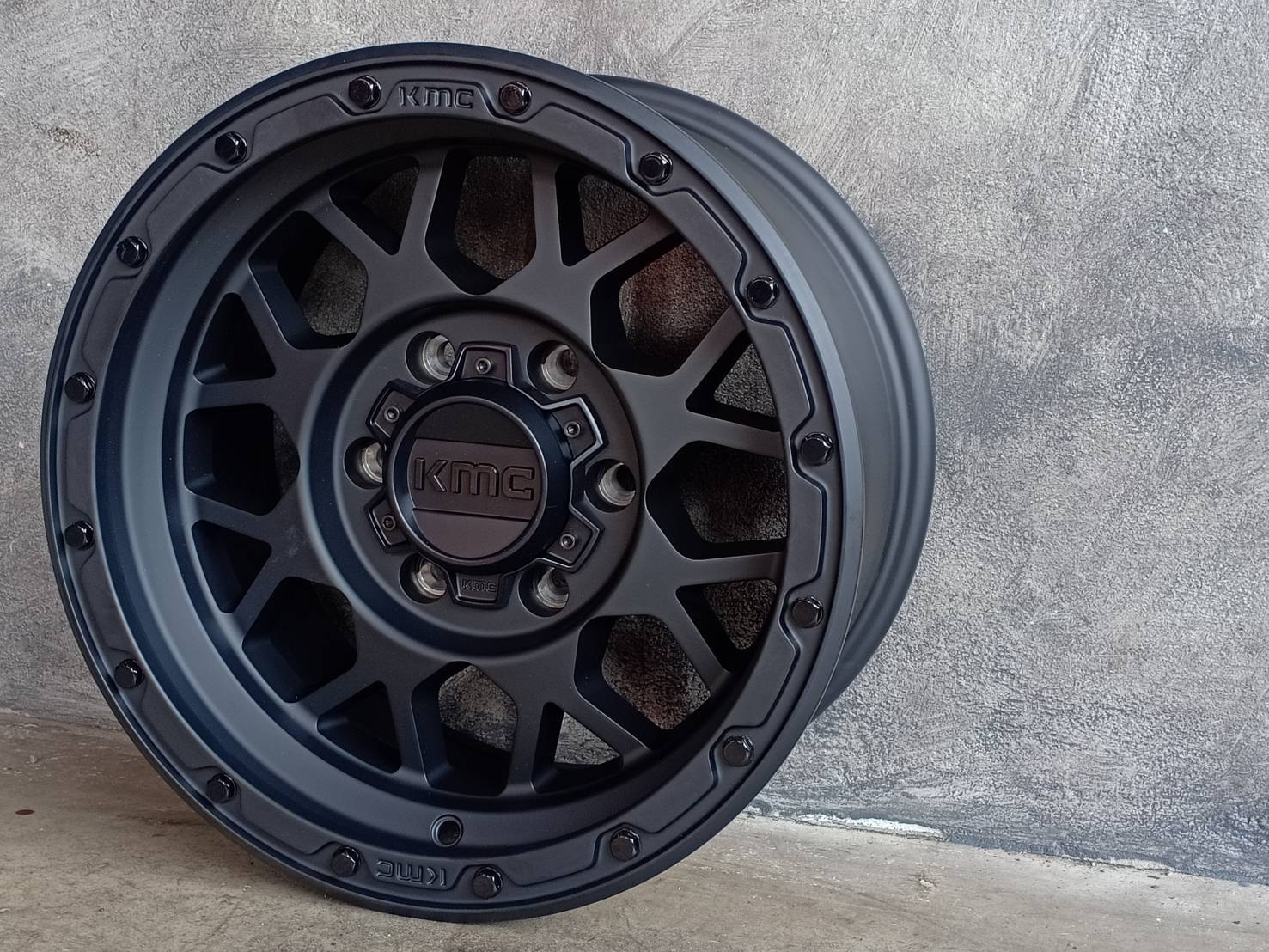 KM535 16X8 6X139.7 -6 106.25 M-BLK