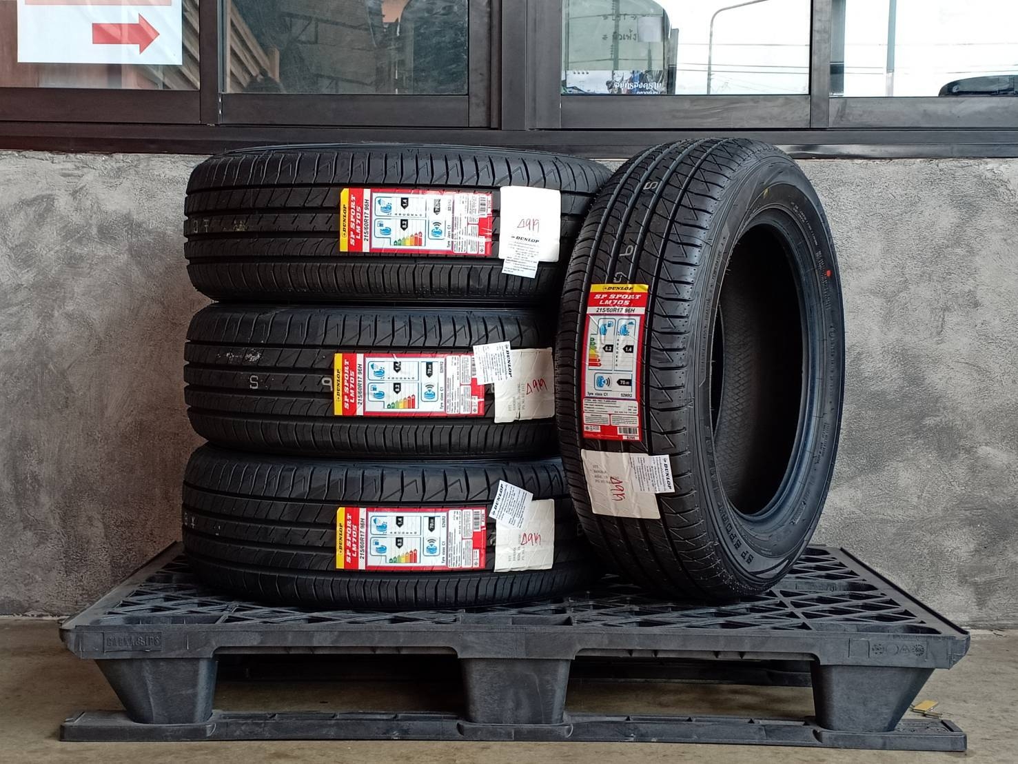 DUNLOP 215/60R17 SP SPORT LM705 96H MADE IN JAPAN