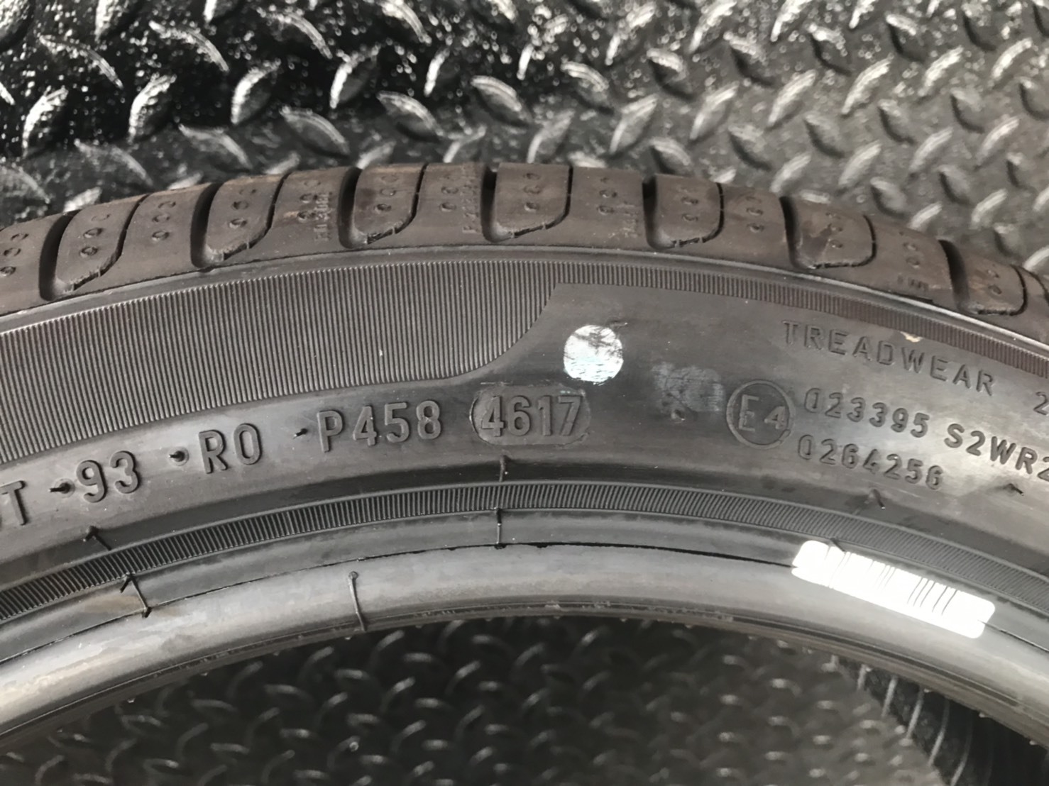 ยางใหม่ค้างปี PIRELLI CINTURATO P7 205/45-17 เส้น 4500 ปกติ 8500 บาท ( runflat) ปี17