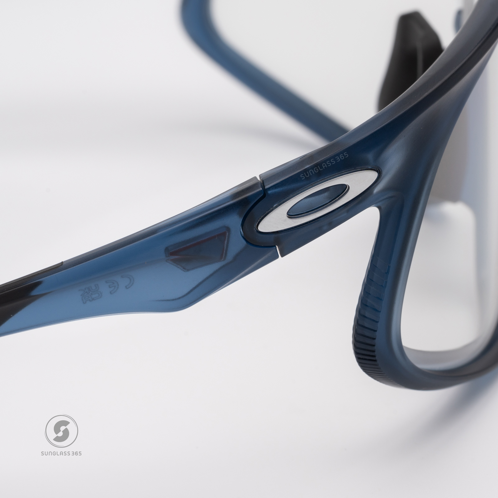 Oakley RSLV OO9484D-07 Matte Transparent Stonewash Clear Iridium Photochromic