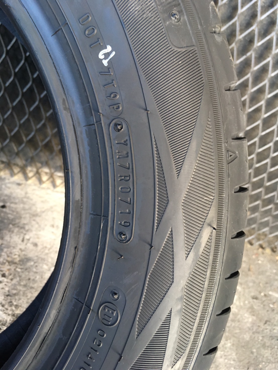 ยางใหม่ปี19 DUNLOP R1 175/65-14 ราคาถูก