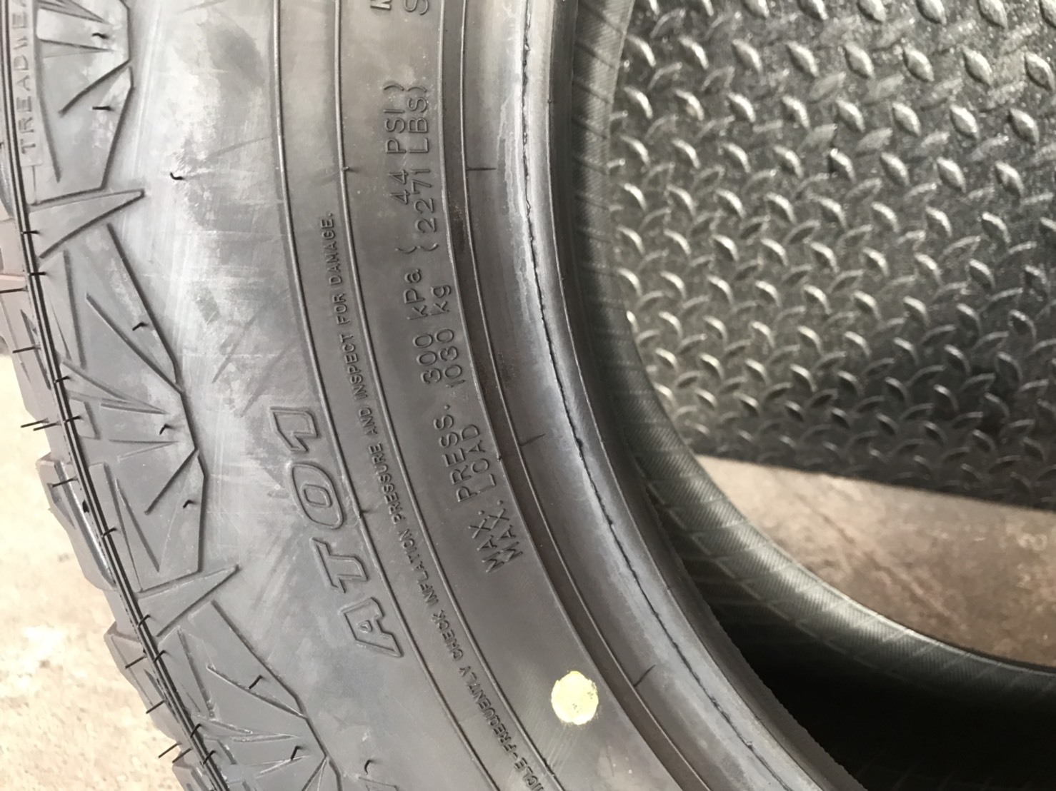 ยางใหม่ FALKEN WILDPEAK AT01 265/60R18 ปี19 สายลุย ราคาถูก