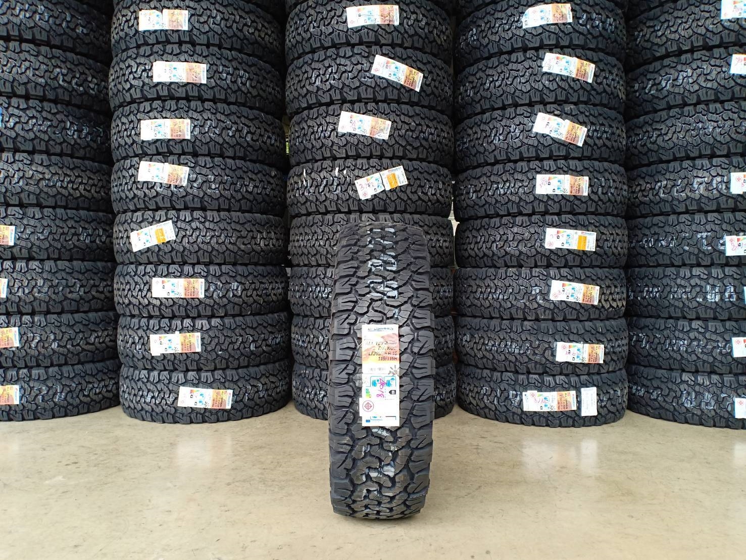 BF-GOODRICH 265/75R16 ALL TERRAIN T/A KO2 ปี18 เส้น 6,xxx ยาง USA