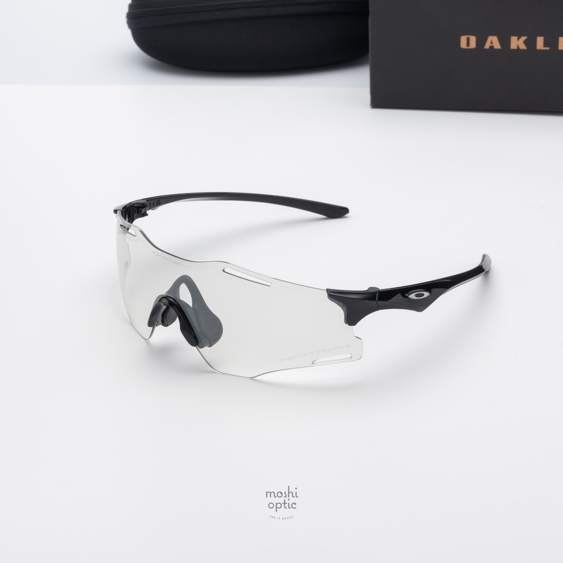 Oakley OO9512D-06 Cybr Zero Polished Black Clear to Black Iridium Photochromic
