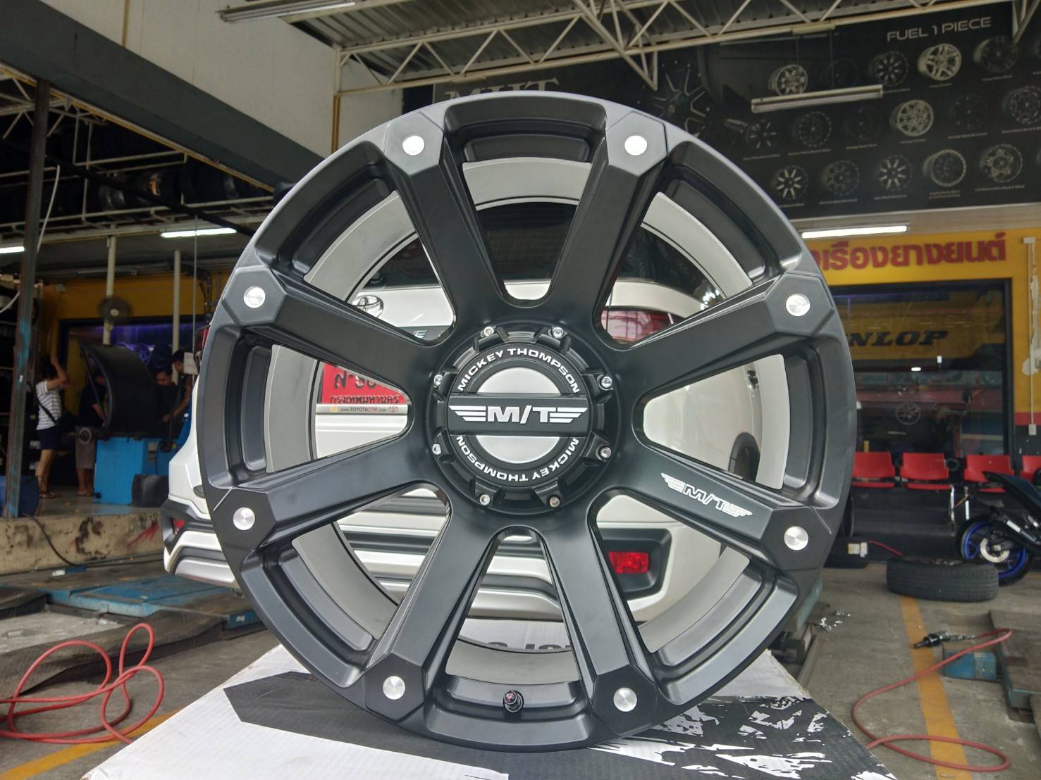 ล้อแท้ MICKEY THOMPSON ROUSH ขอบ20