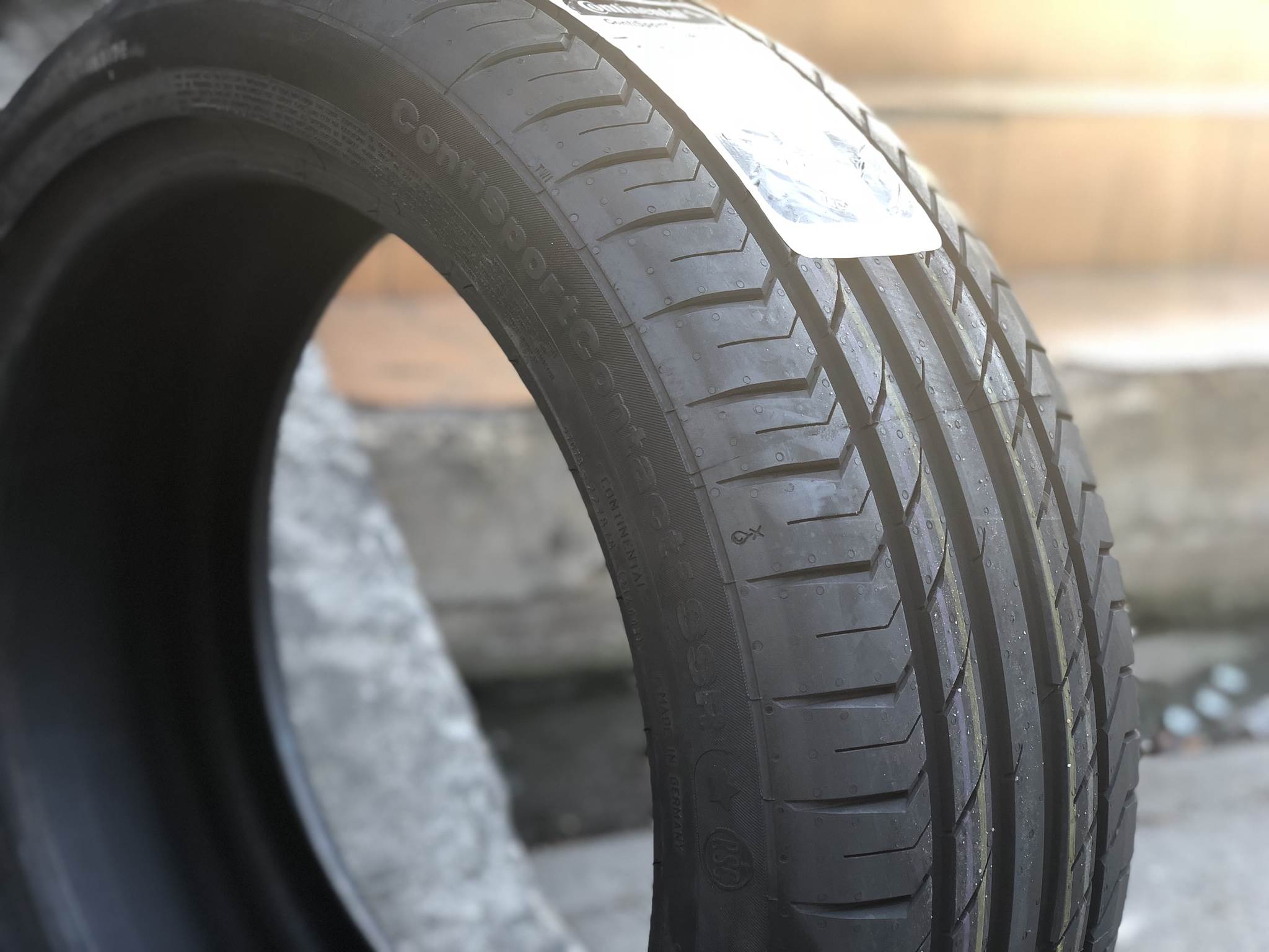 CONTINENTAL CONTACT5 (RUNFLAT) 225-45-18 เส้น 5000 บาท ซื้อ2 แถม2