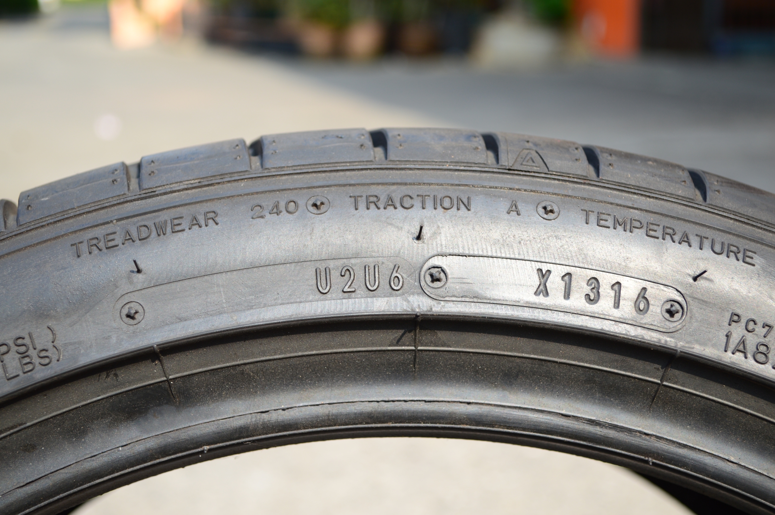 DUNLOP SP SPORT MAXX050+ 235/40R17 ปี16 ขาย 2,500 ปกติ 5500