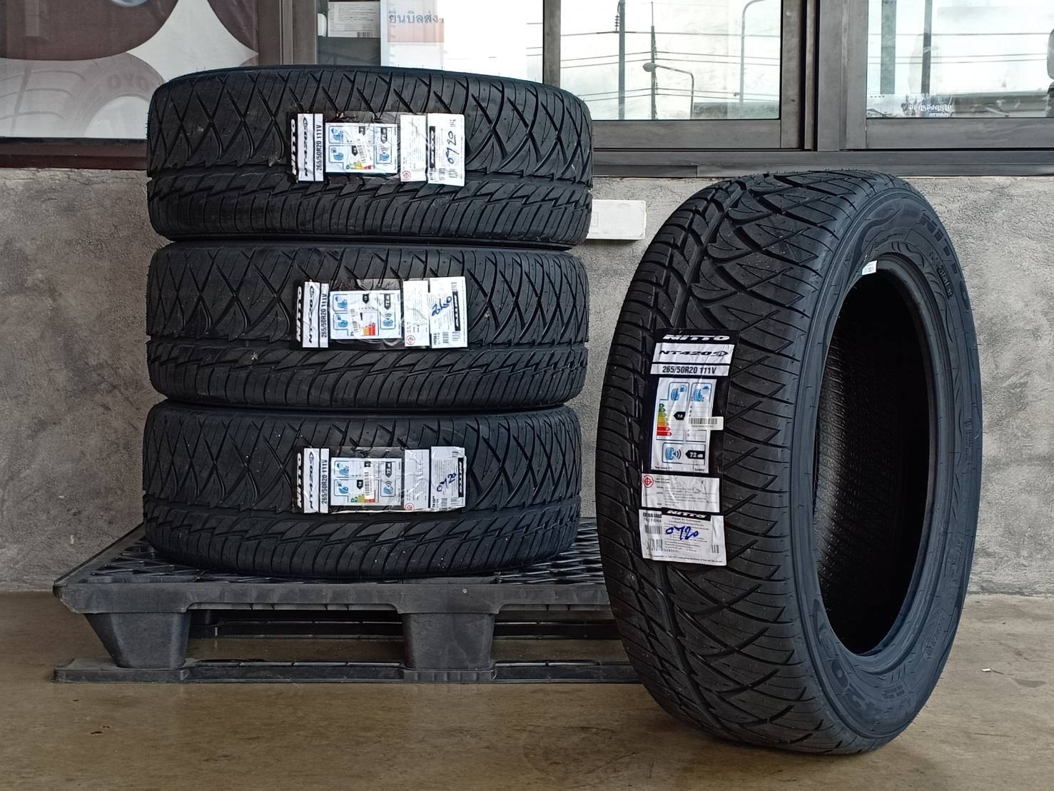 NITTO 265/50R20 NT420SD 111V MADE IN MALAYSIA