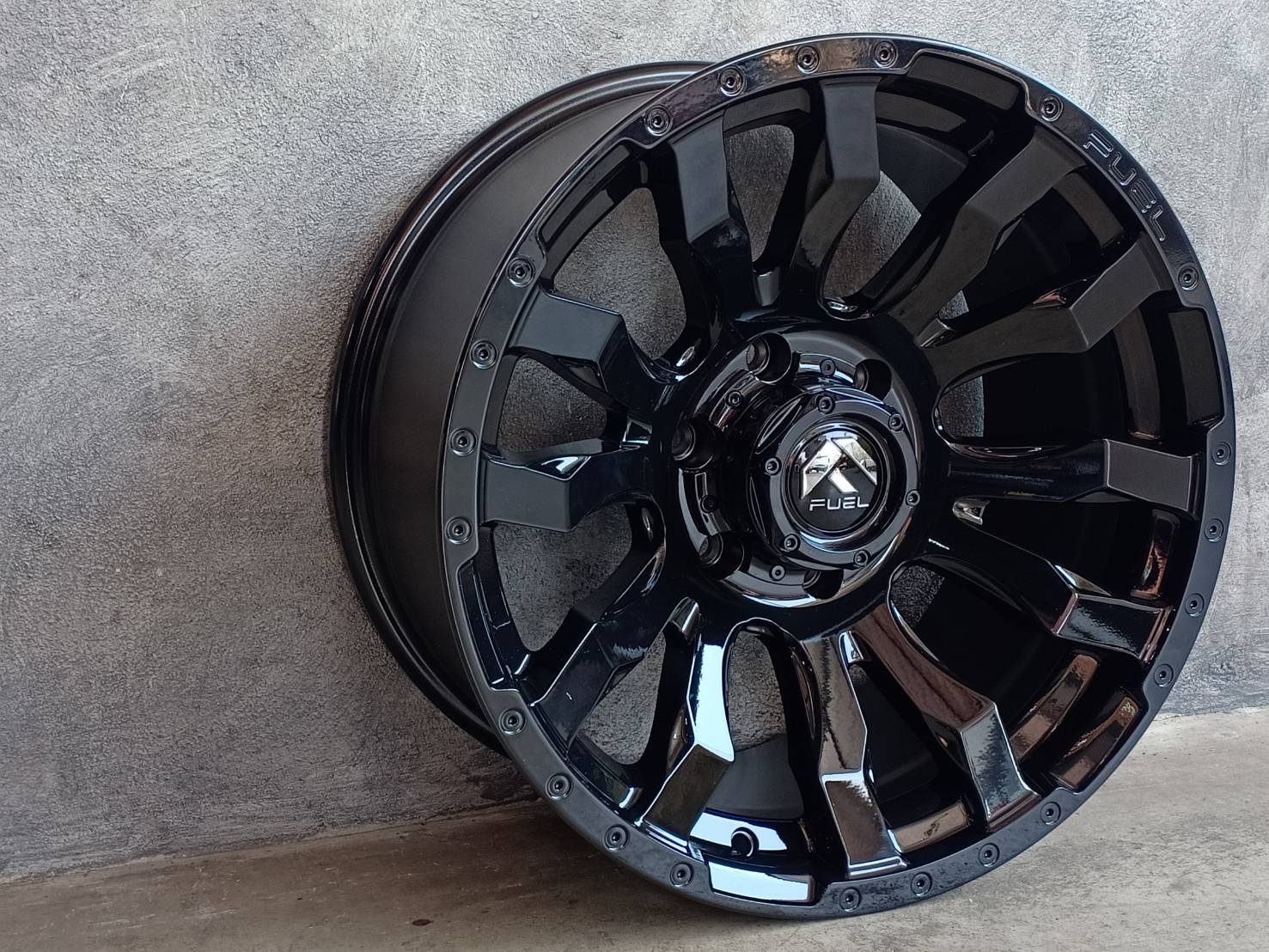 FUEL-BLITZ 18X9 6X139.7 1 106.10 GLOSS BLACK