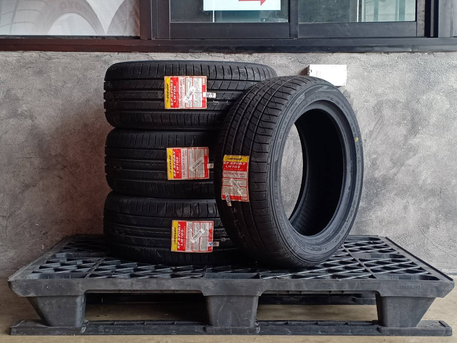 DUNLOP 195/50R15 SP SPORT LM705 82V MADE IN THAILAND